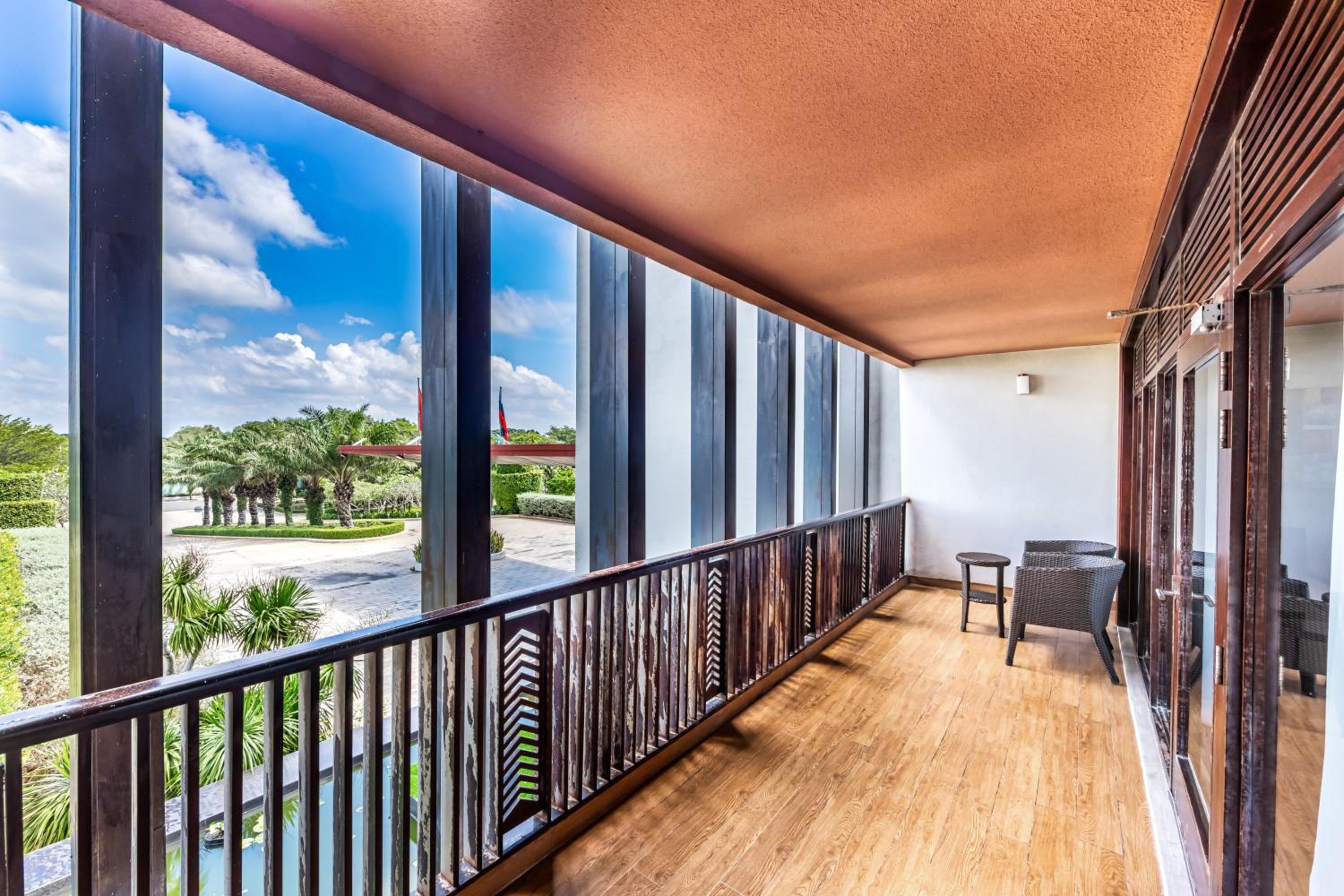 Deluxe Double Room with Balcony and Garden View photo 2