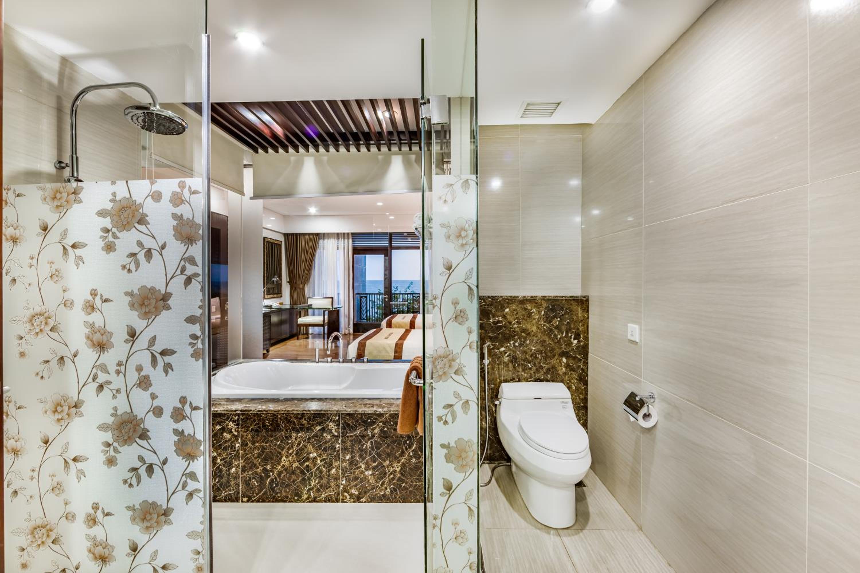 Deluxe Twin Room with Balcony and Sea View - Photo 4