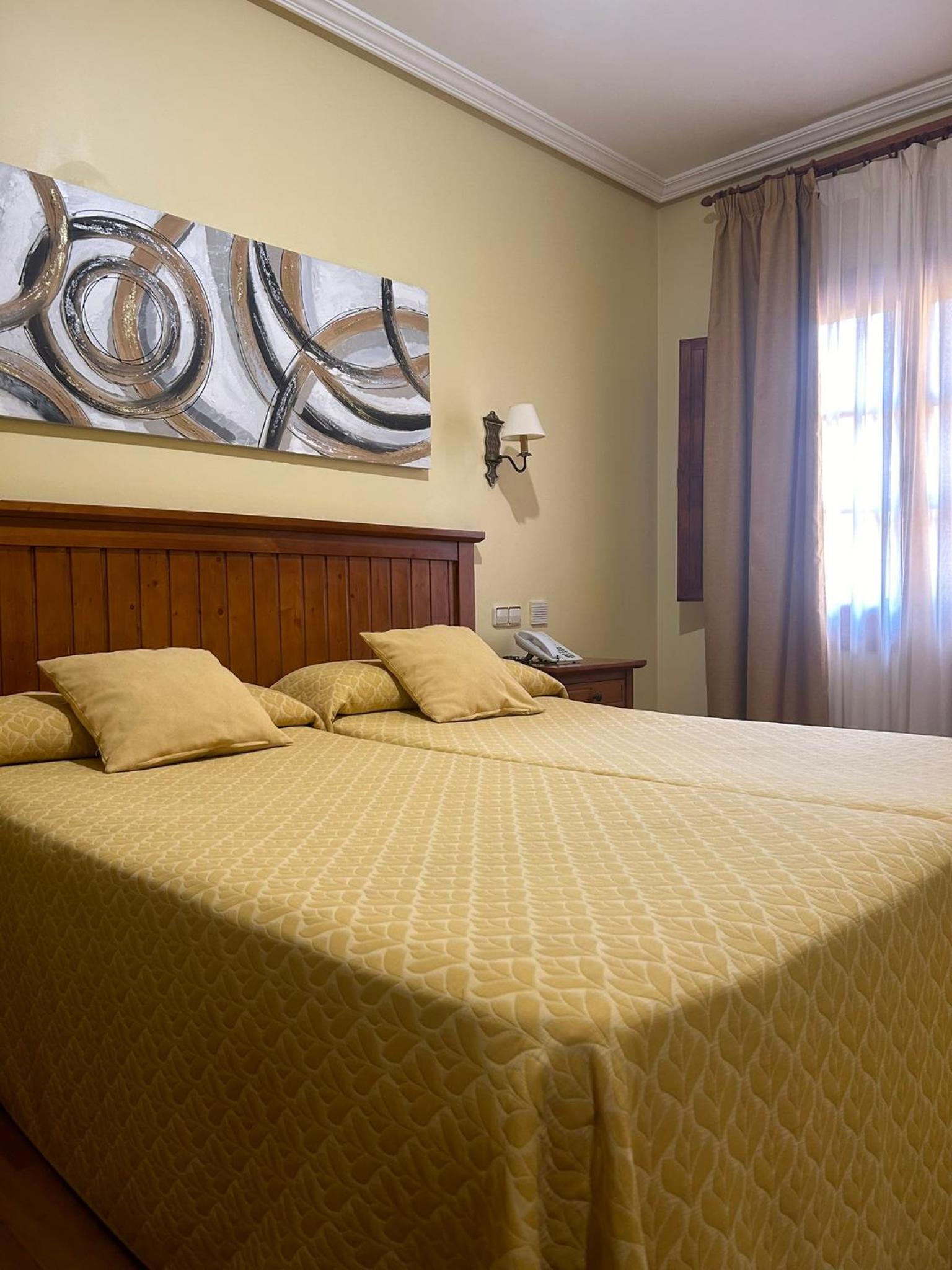 Double or Twin Room - Photo 3