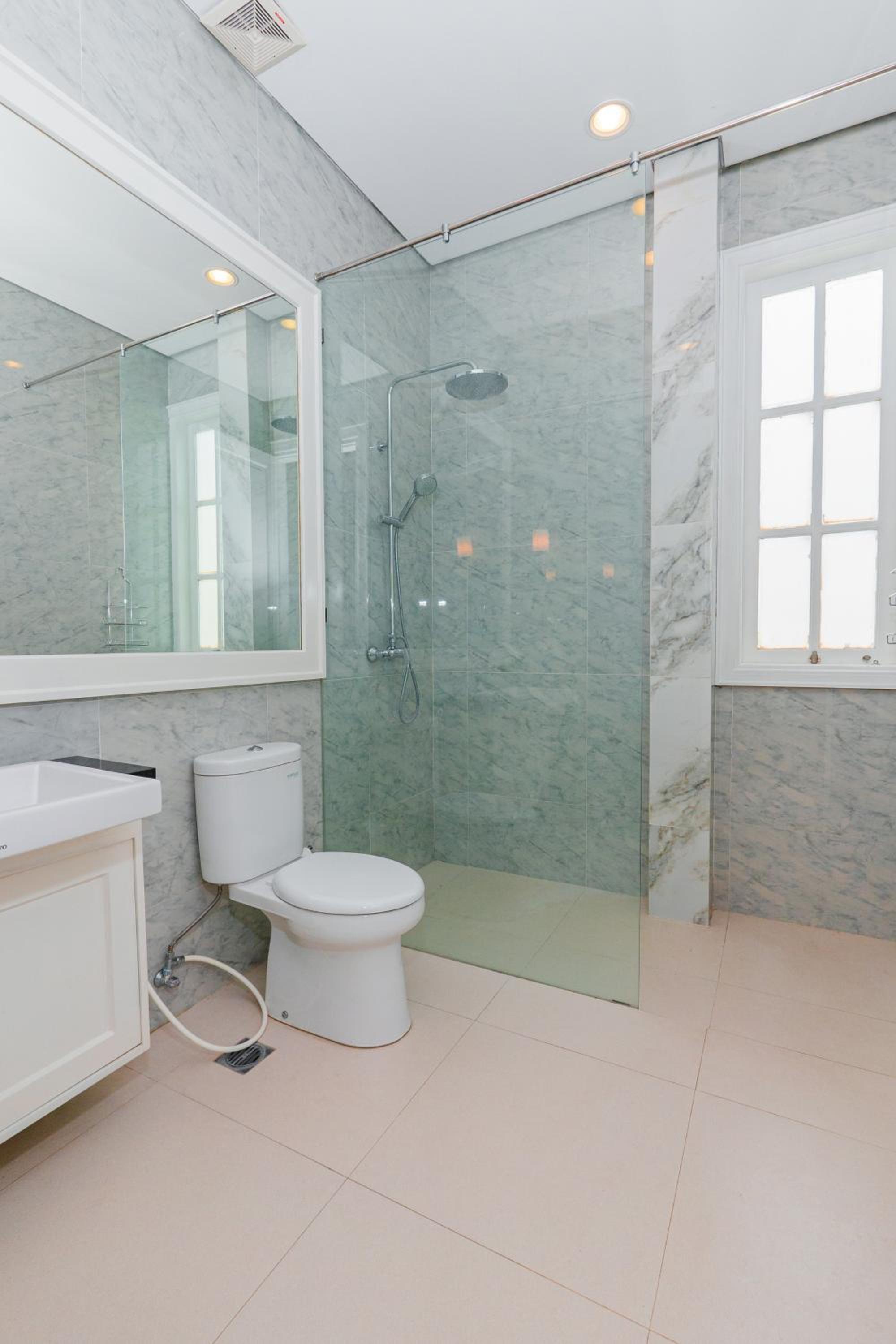 Villa - Photo 2