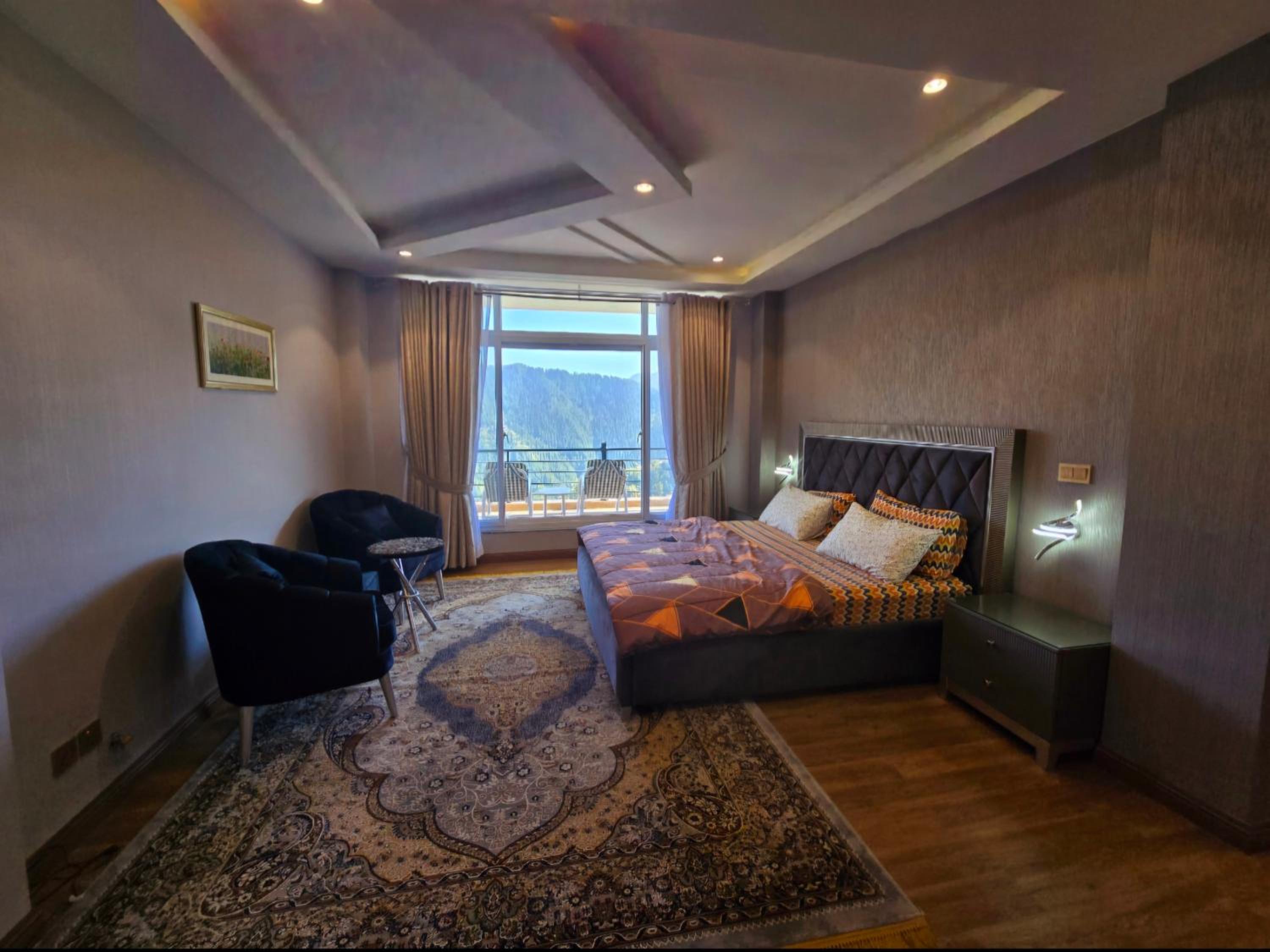 Three-Bedroom Apartment With Mountain View photo 3