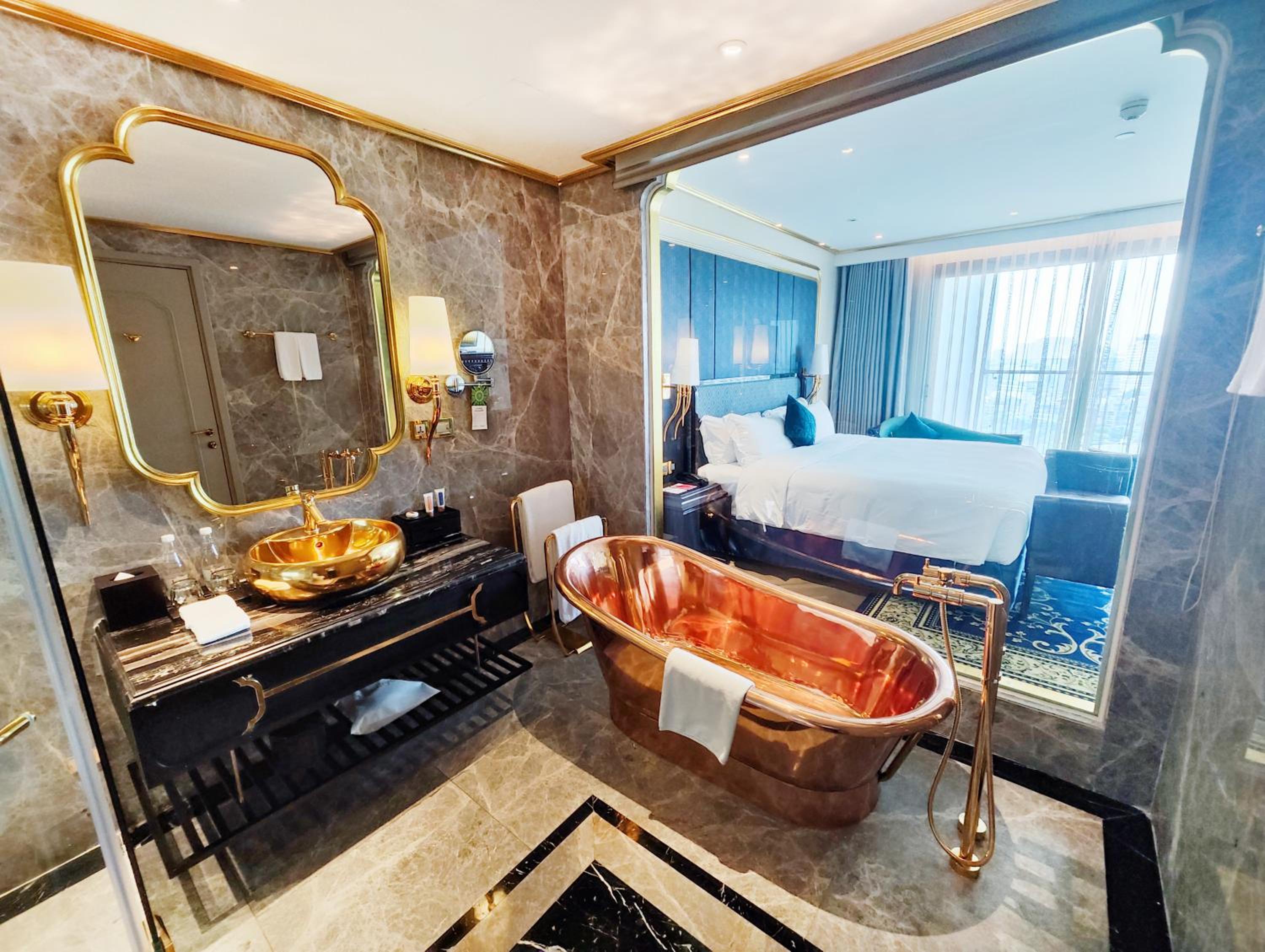 Golden Classic King Room