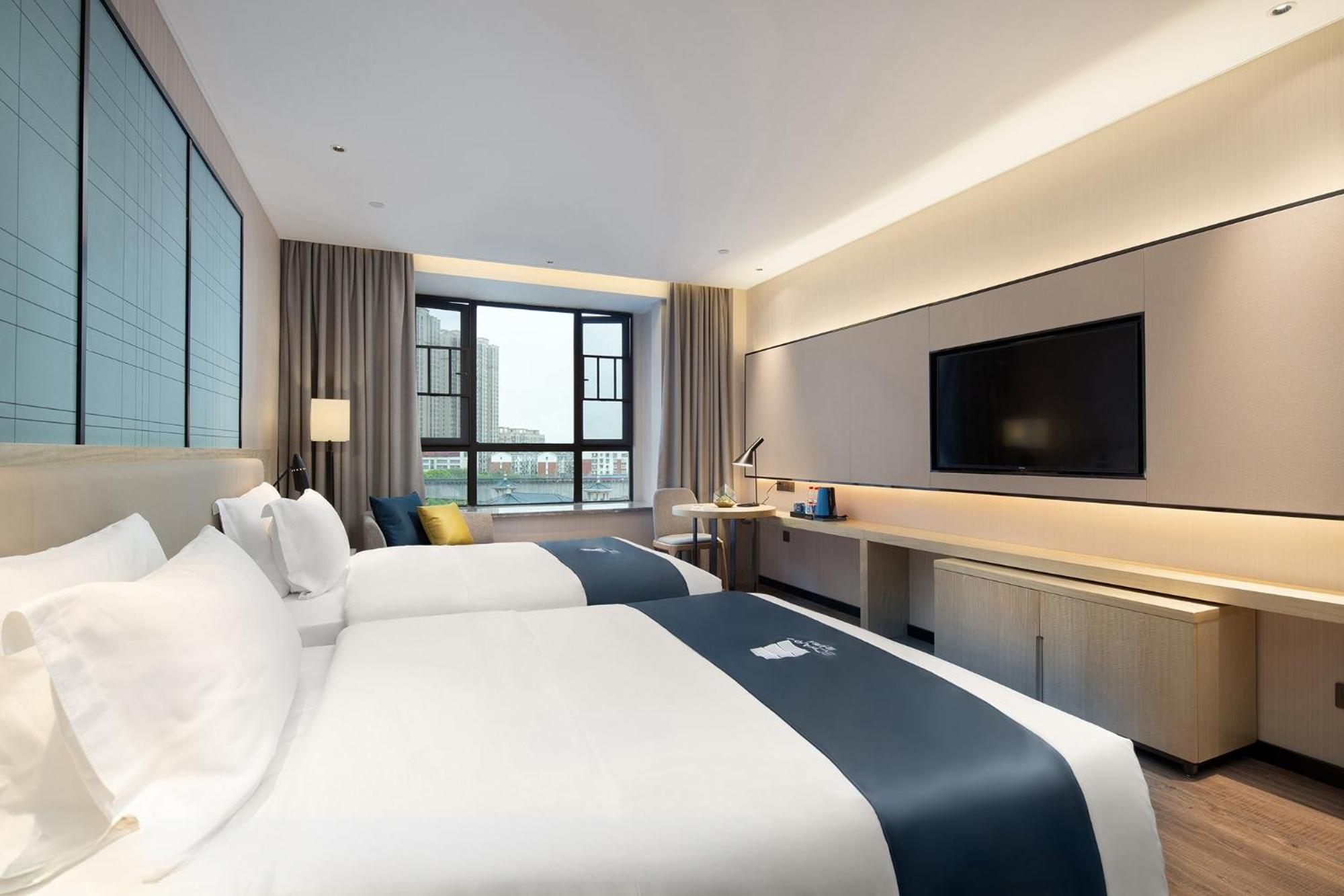 Deluxe Queen Room photo 3