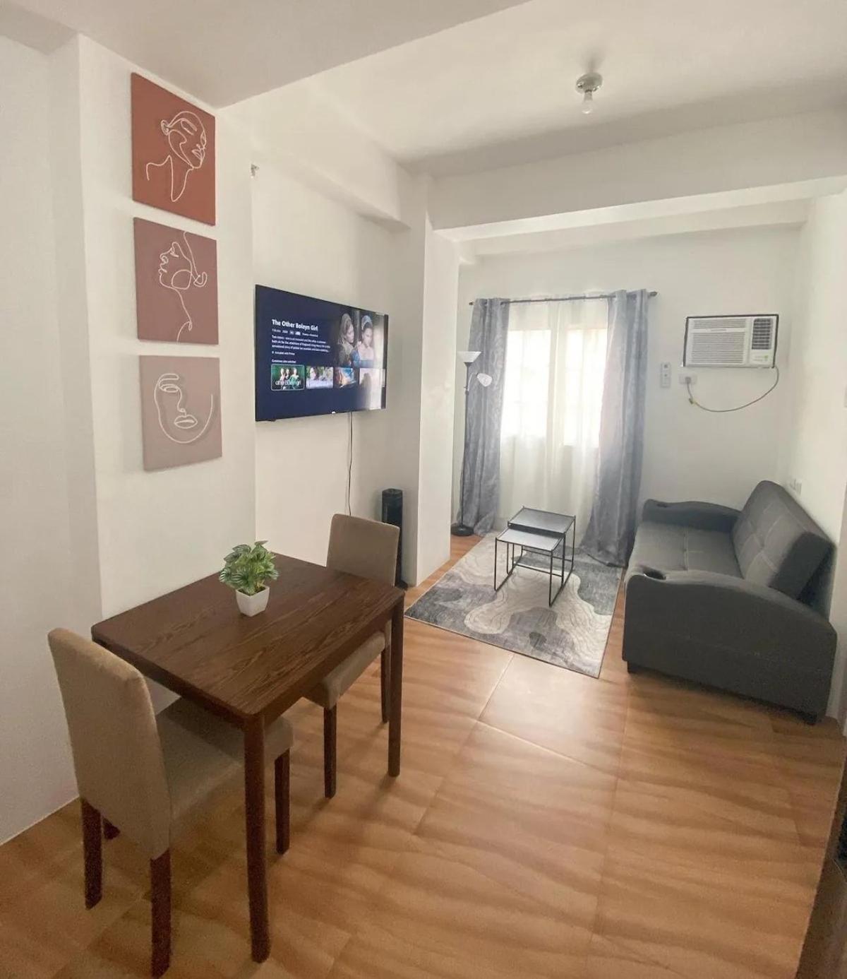 Deluxe One-Bedroom Apartment