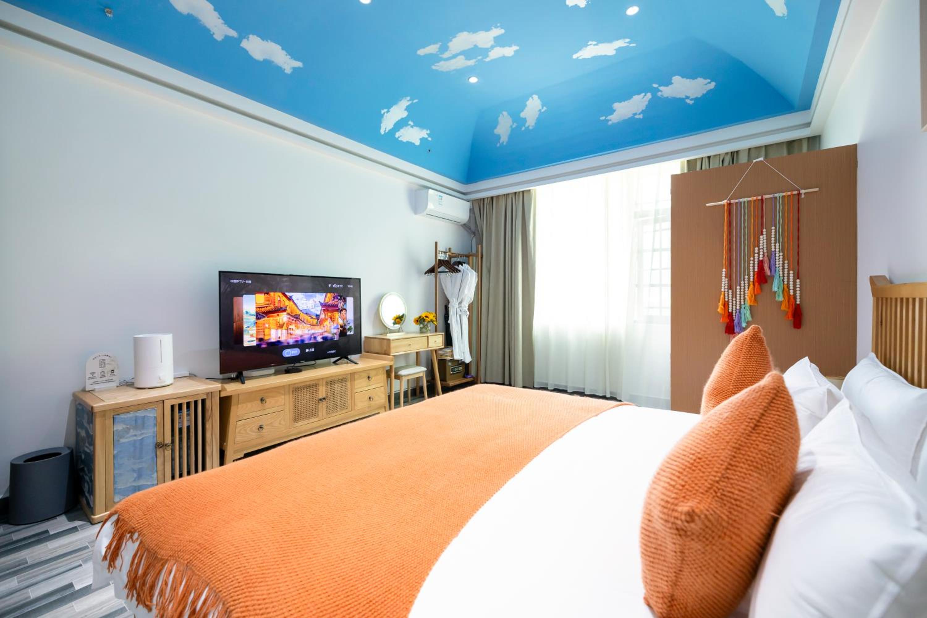 Sleep King Suite