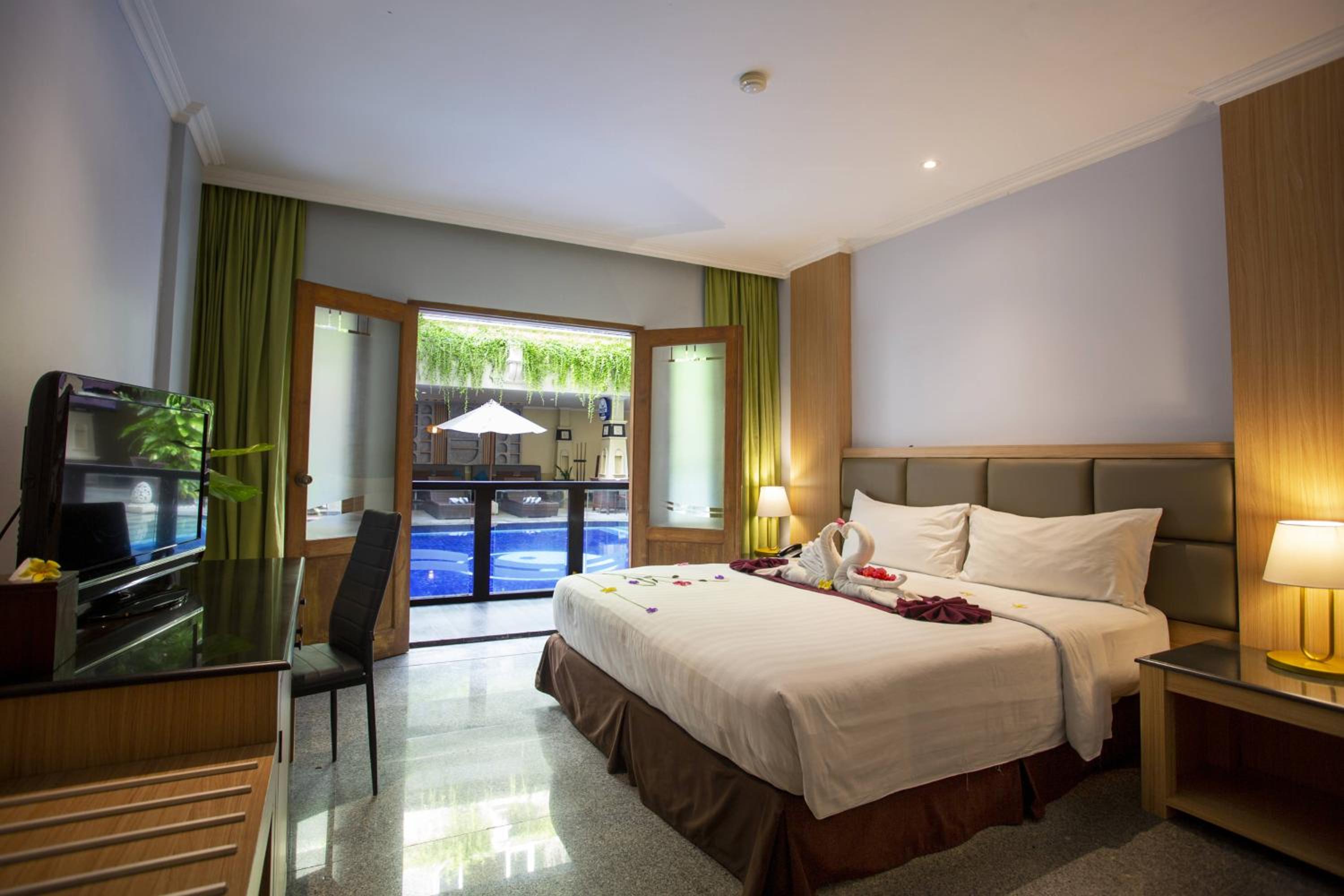 Deluxe Double or Twin Room with Pool Access