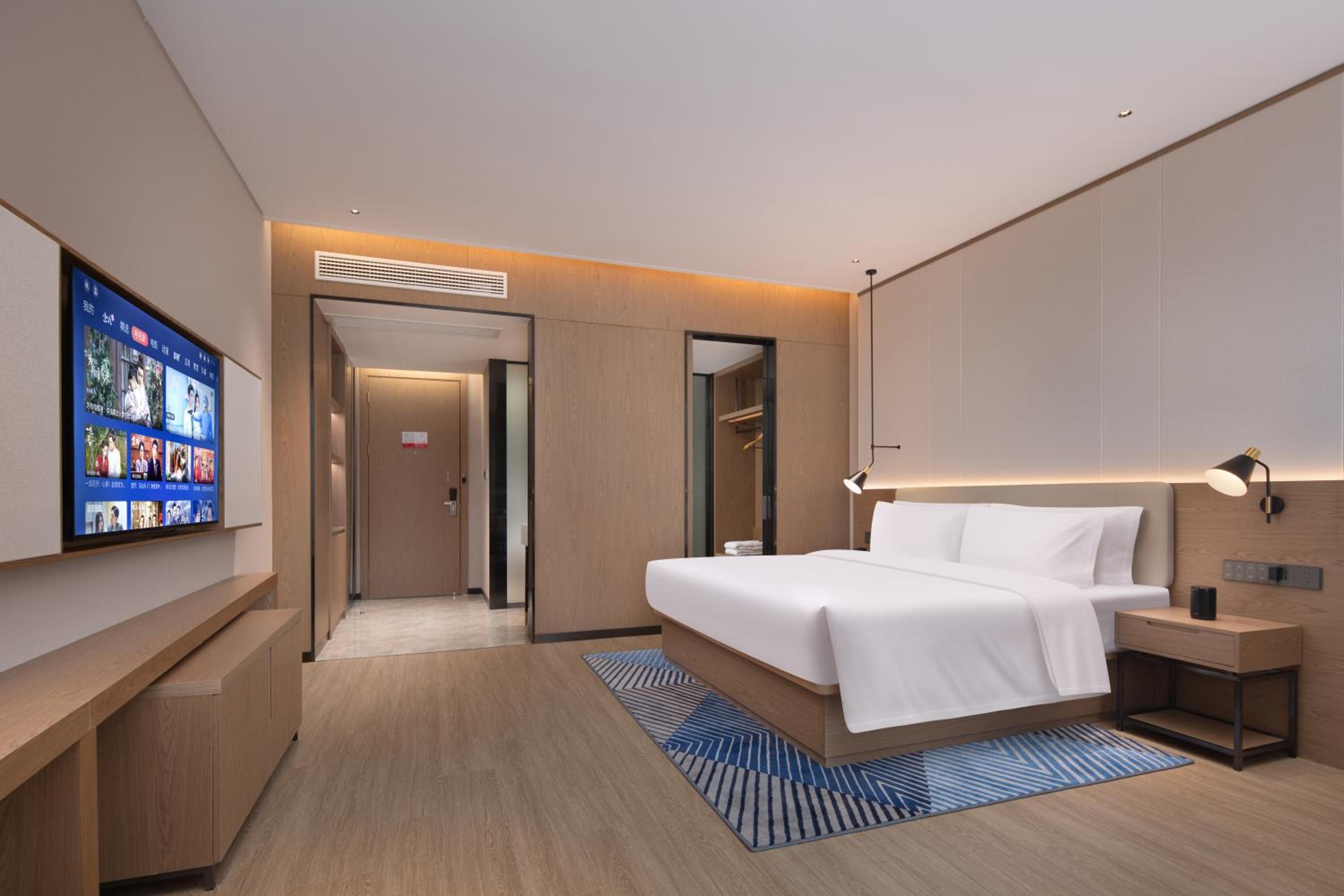 Deluxe Queen Room