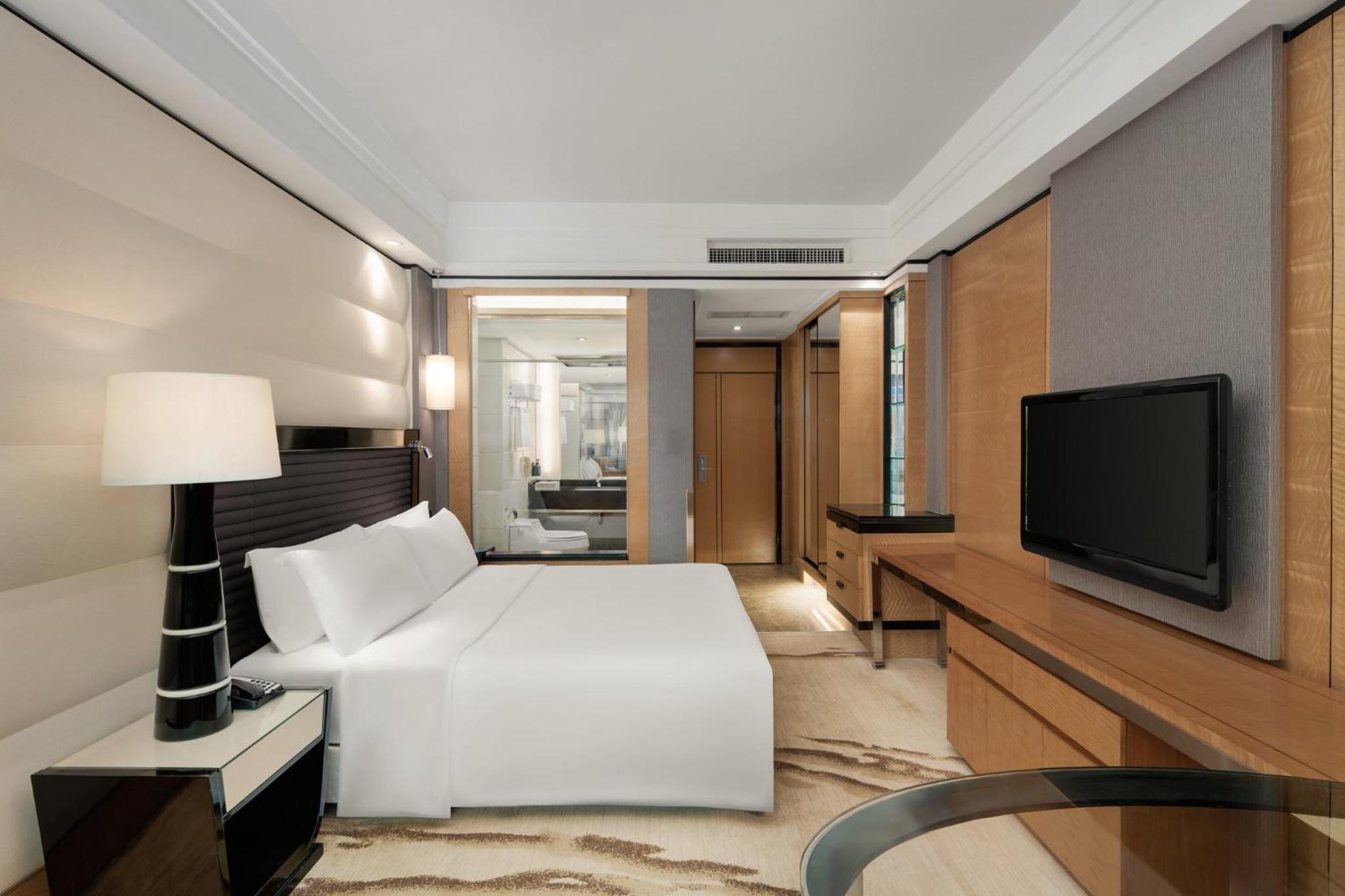 Premium King Room - Photo 2