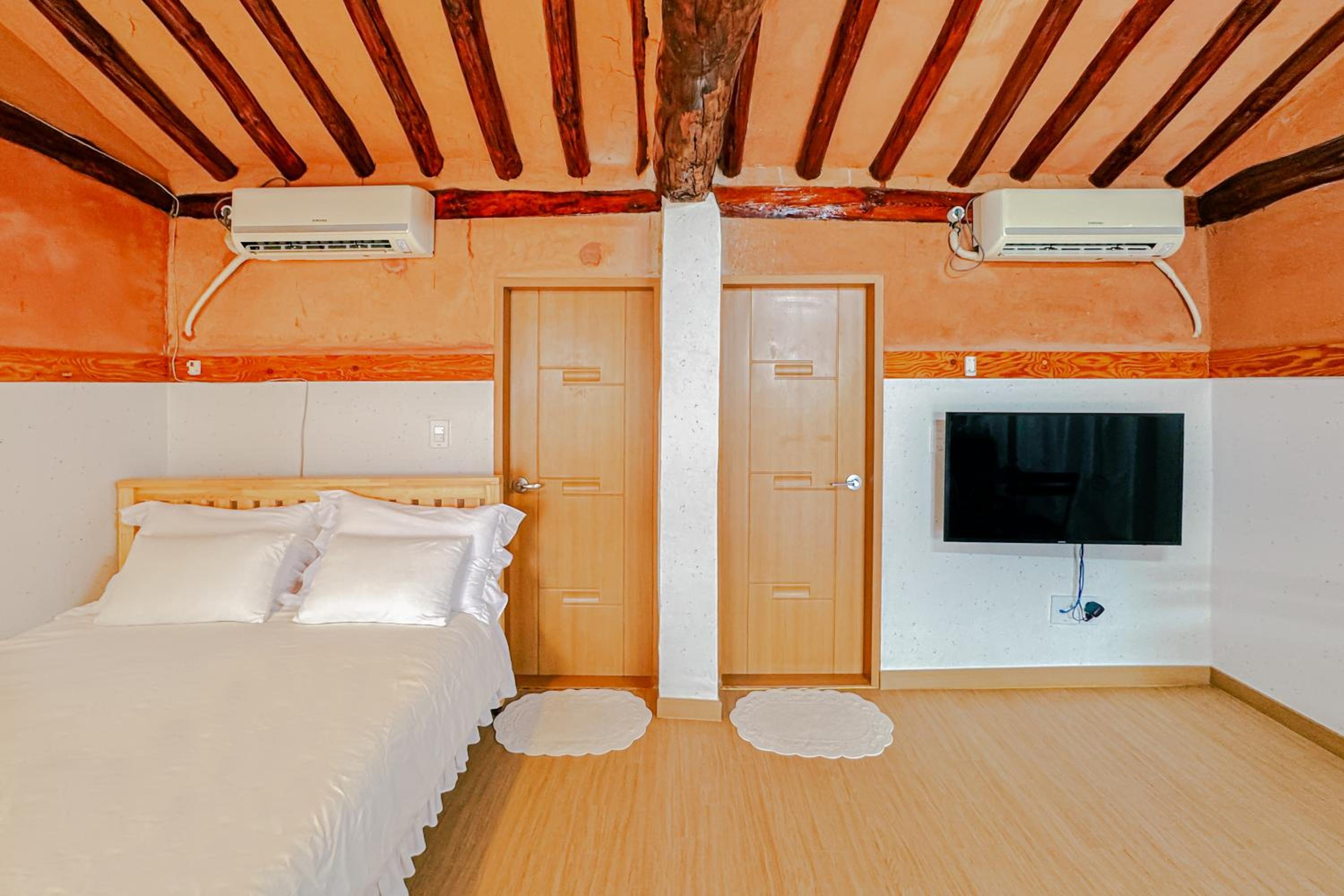 One-Bedroom House photo 3