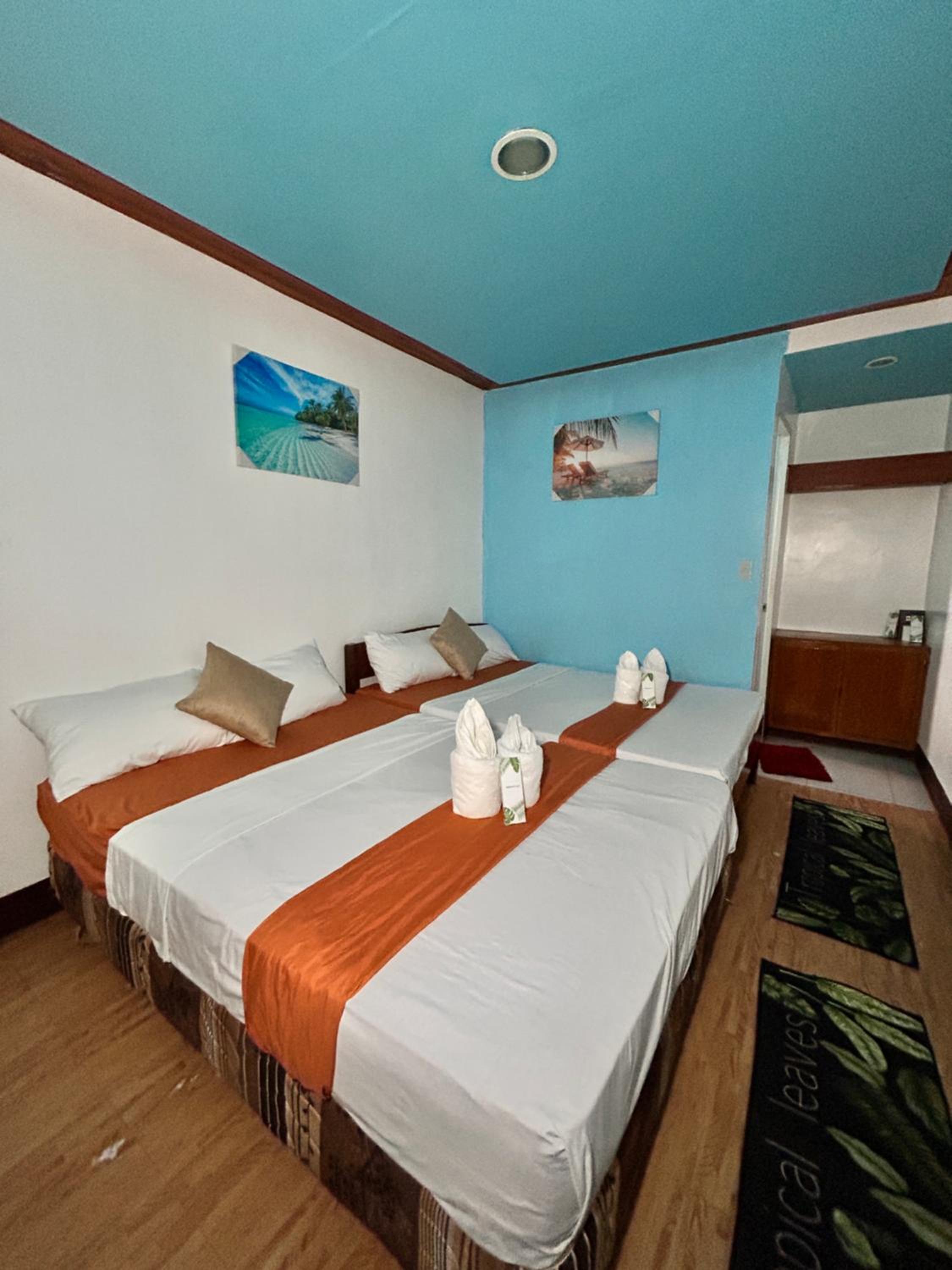 Economy Quadruple Room - Photo 4