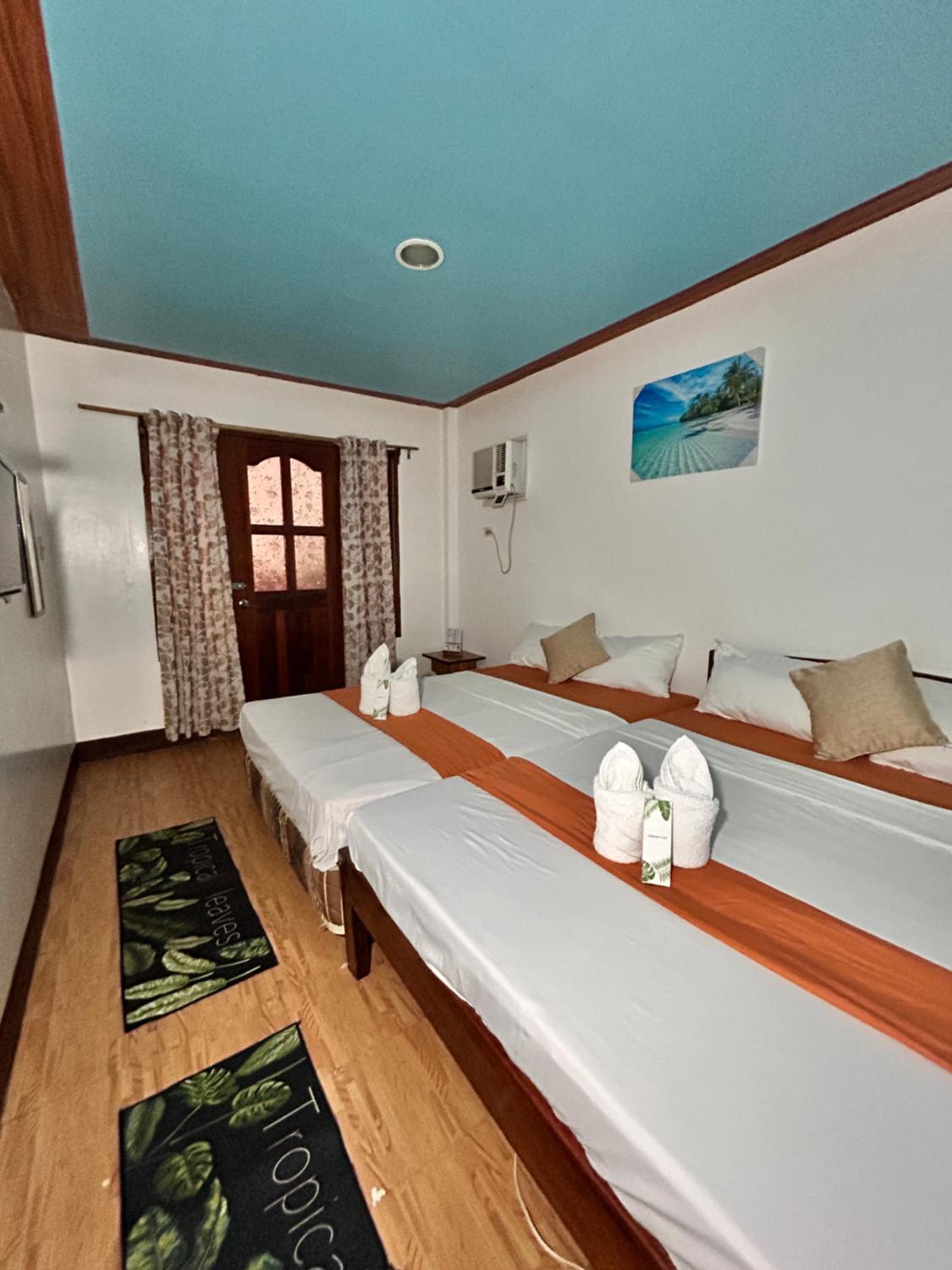 Economy Quadruple Room - Photo 3