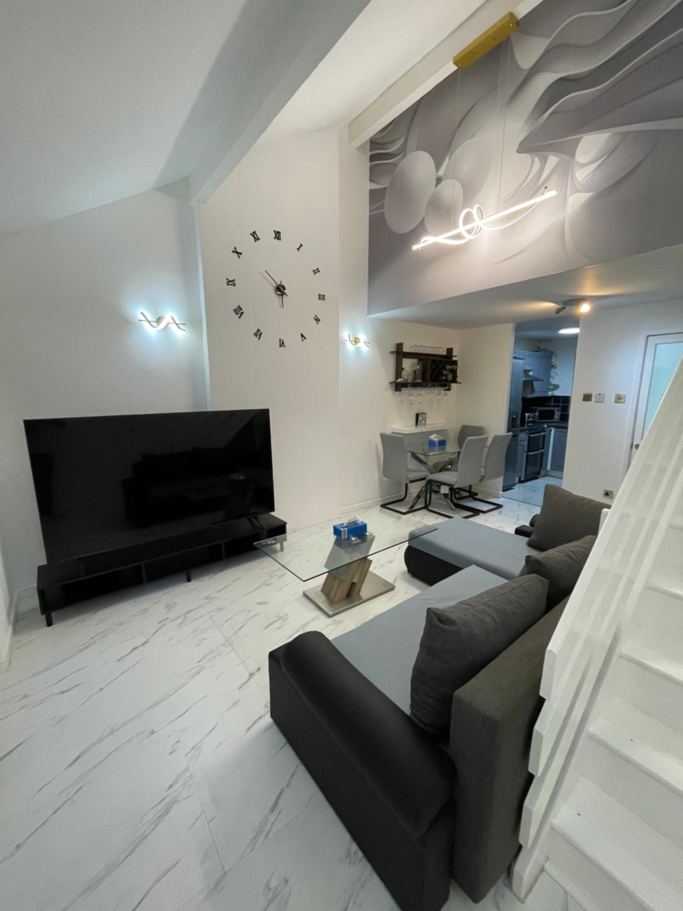One-Bedroom House photo 1