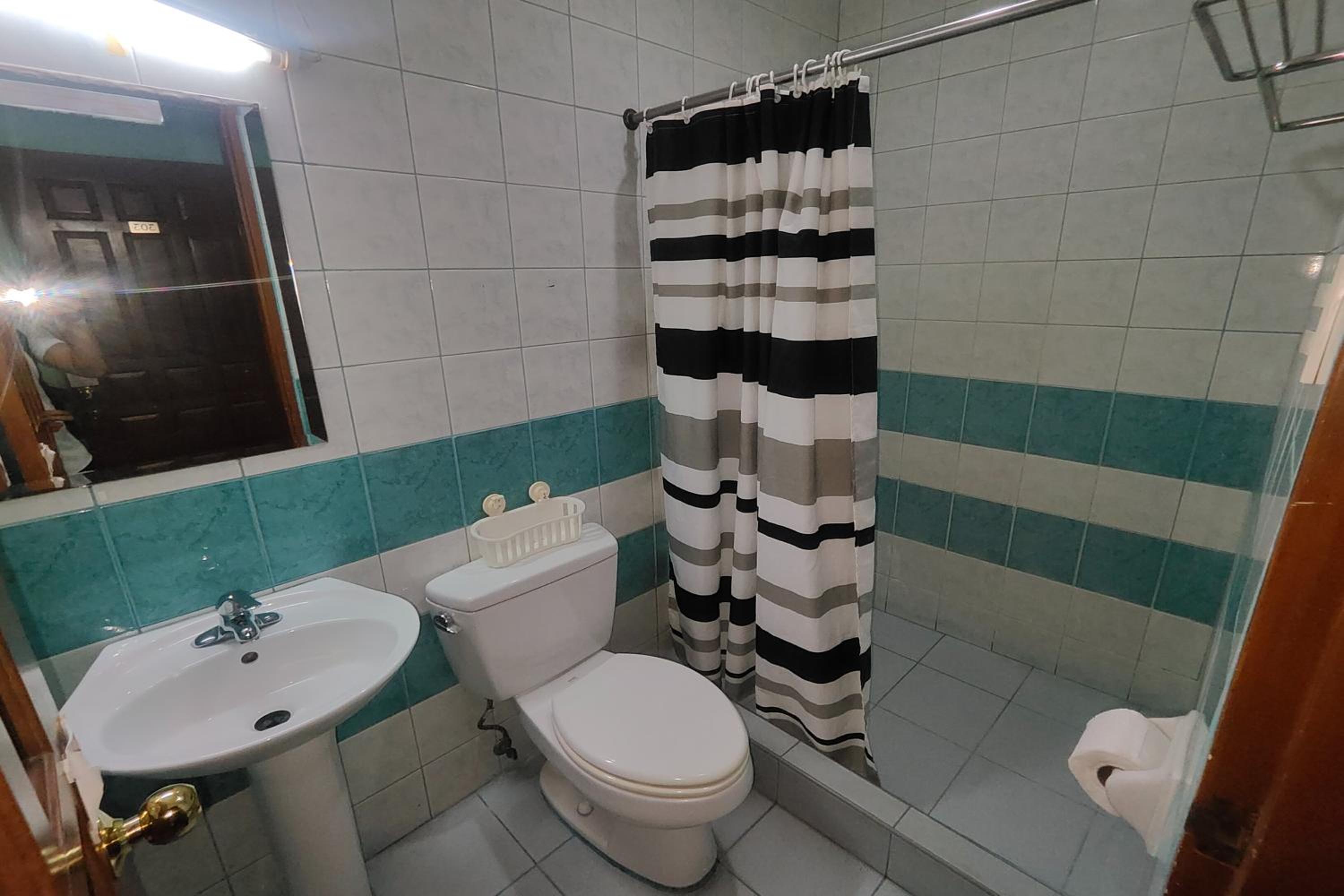 Standard Twin Room - Photo 7
