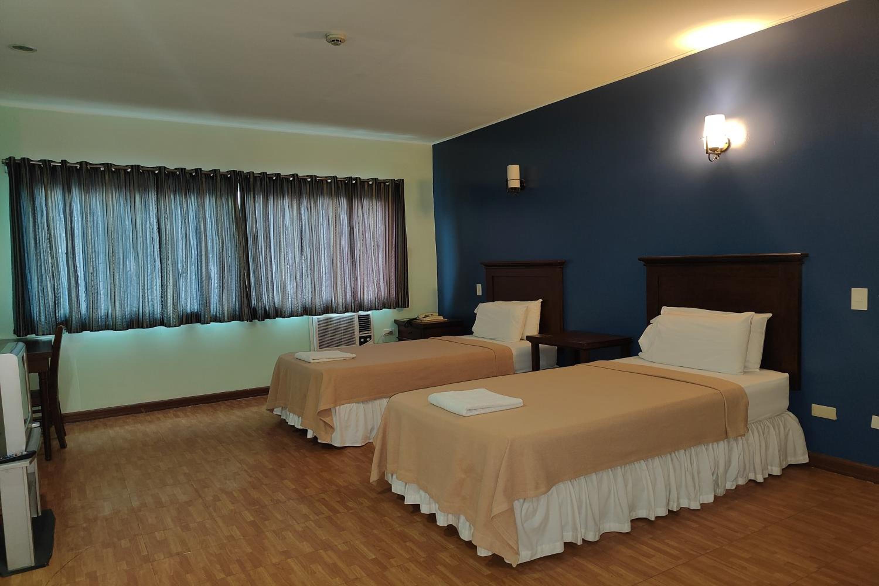 Standard Twin Room - Photo 5