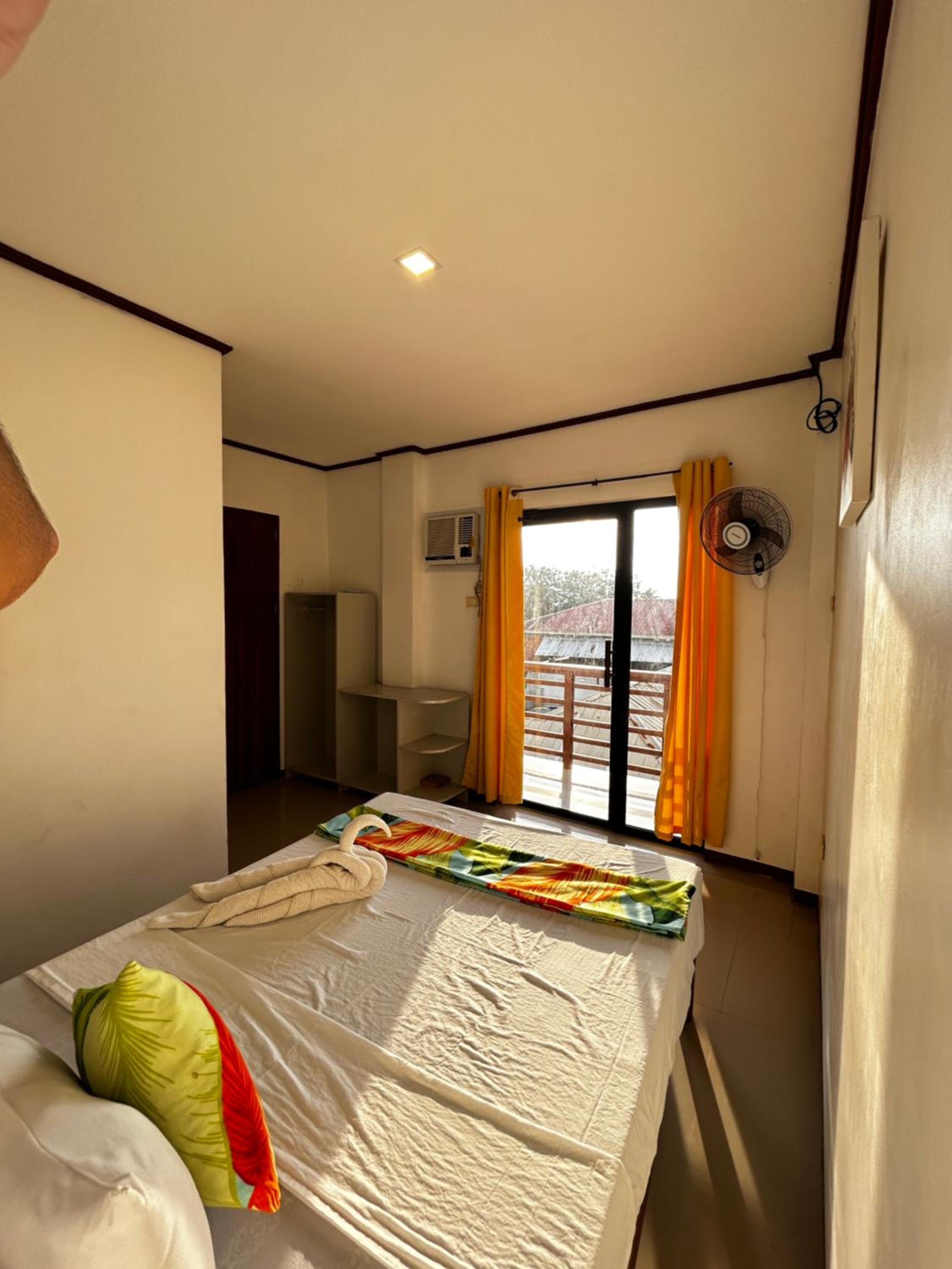 Double Room with Private Bathroom - Photo 3