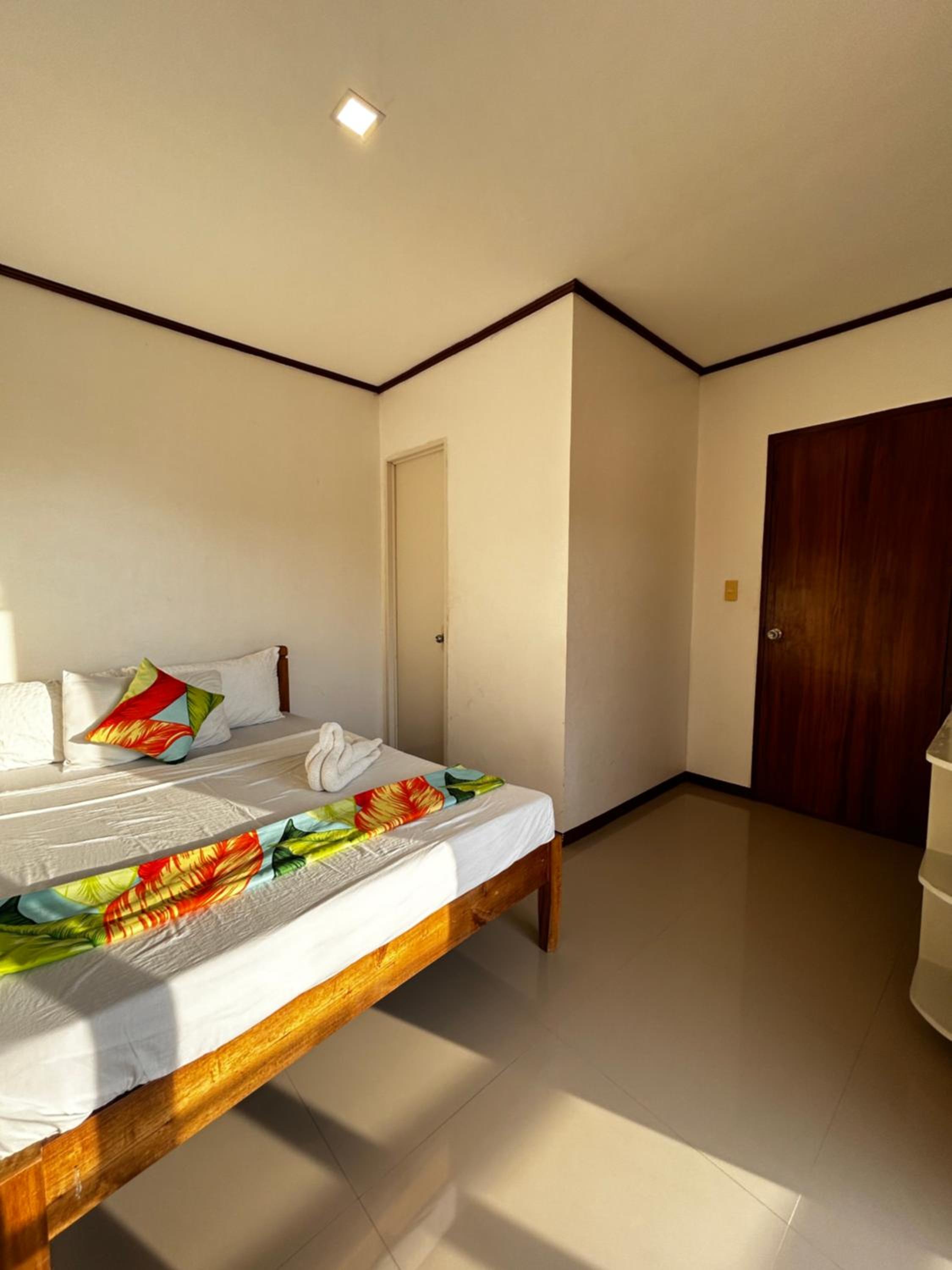 Double Room with Private Bathroom - Photo 6