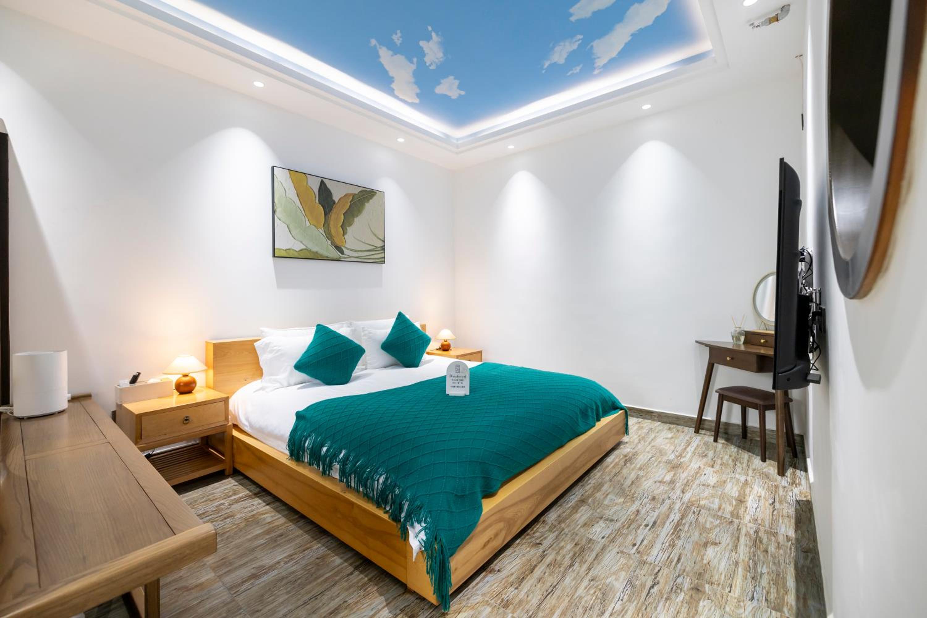 Two-Bedroom Three-Bed Suite
