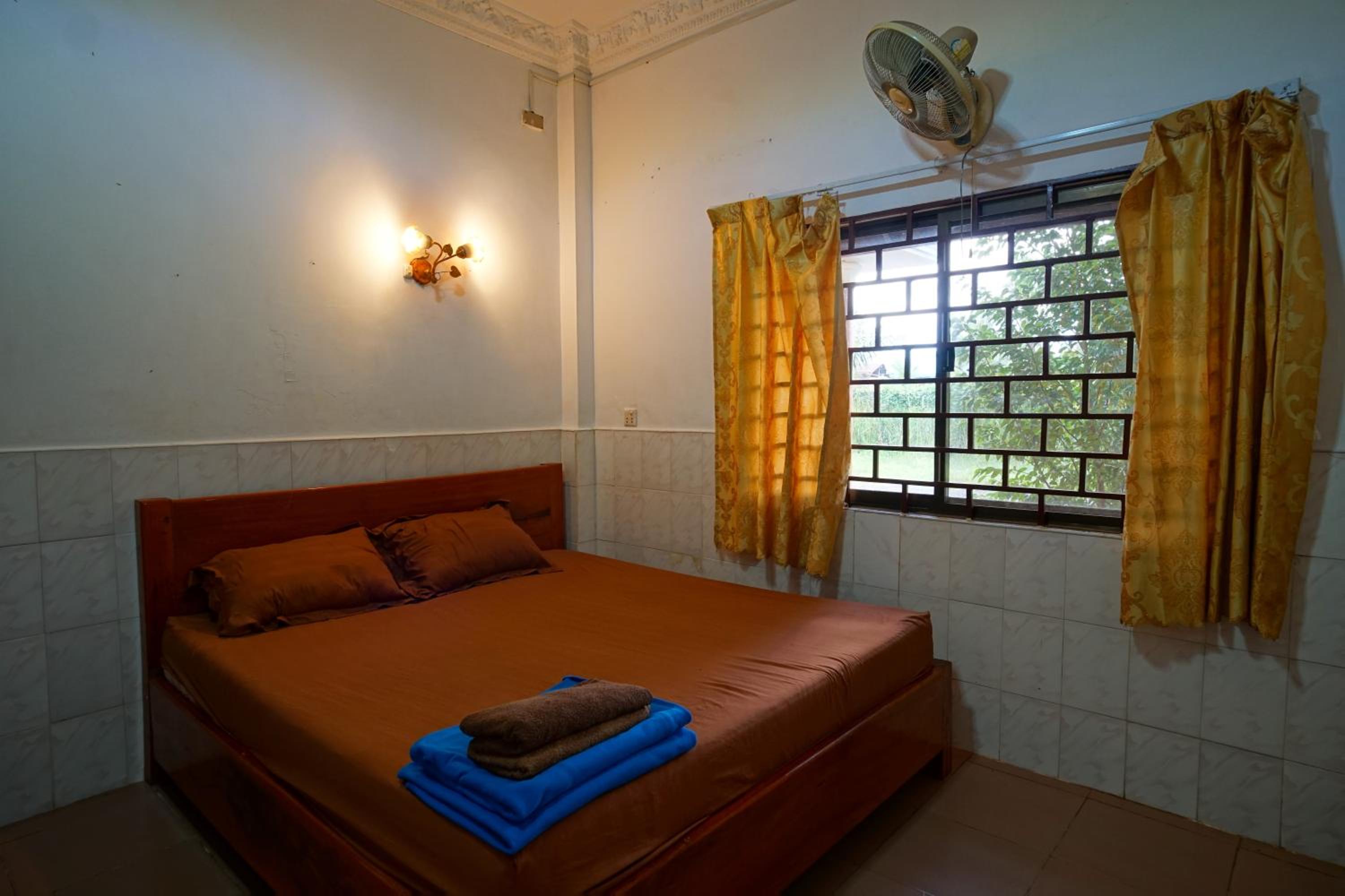 Double Room with Fan - Private Bathroom photo 1
