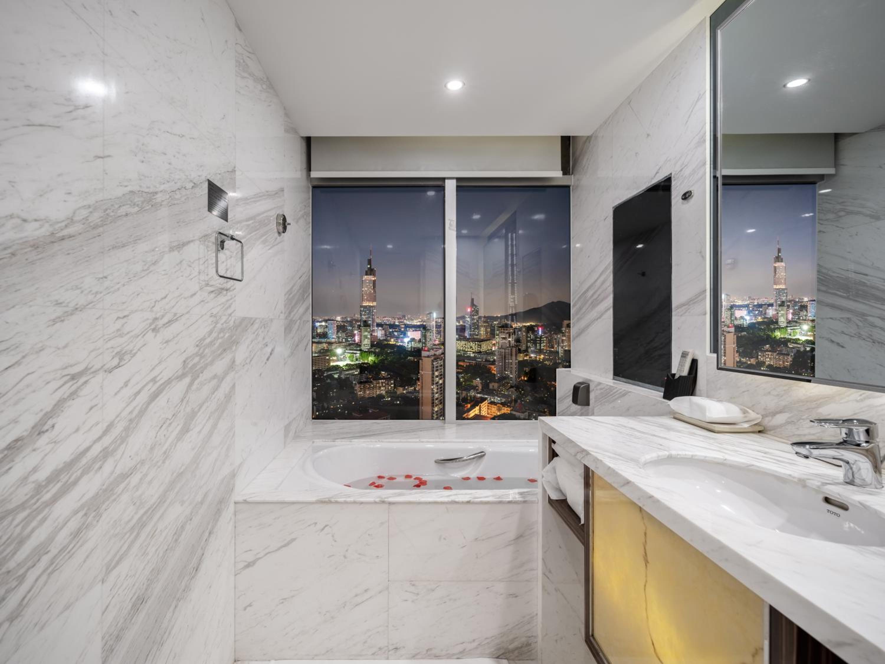 Lijia Twin Bed Suite - Photo 15