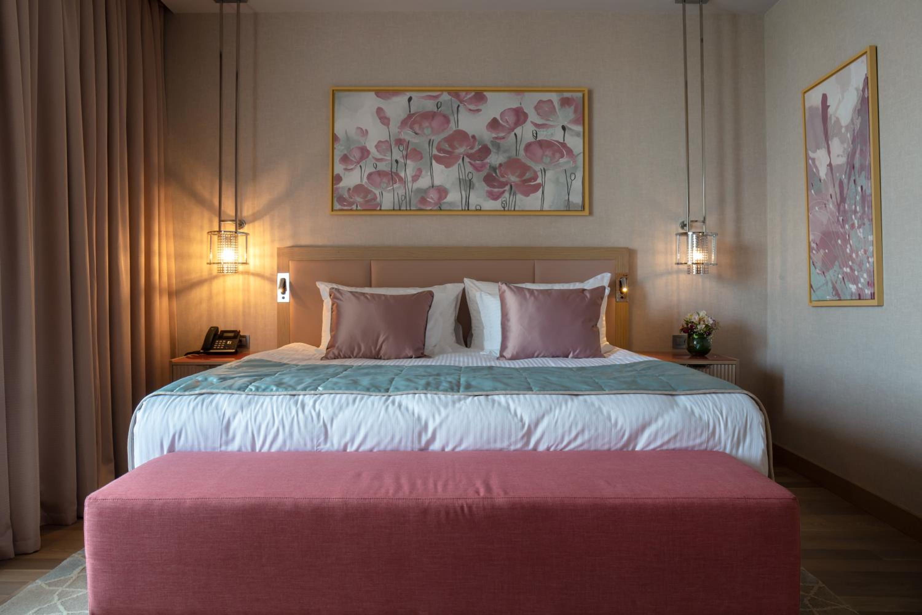Queen Suite  - Photo 1