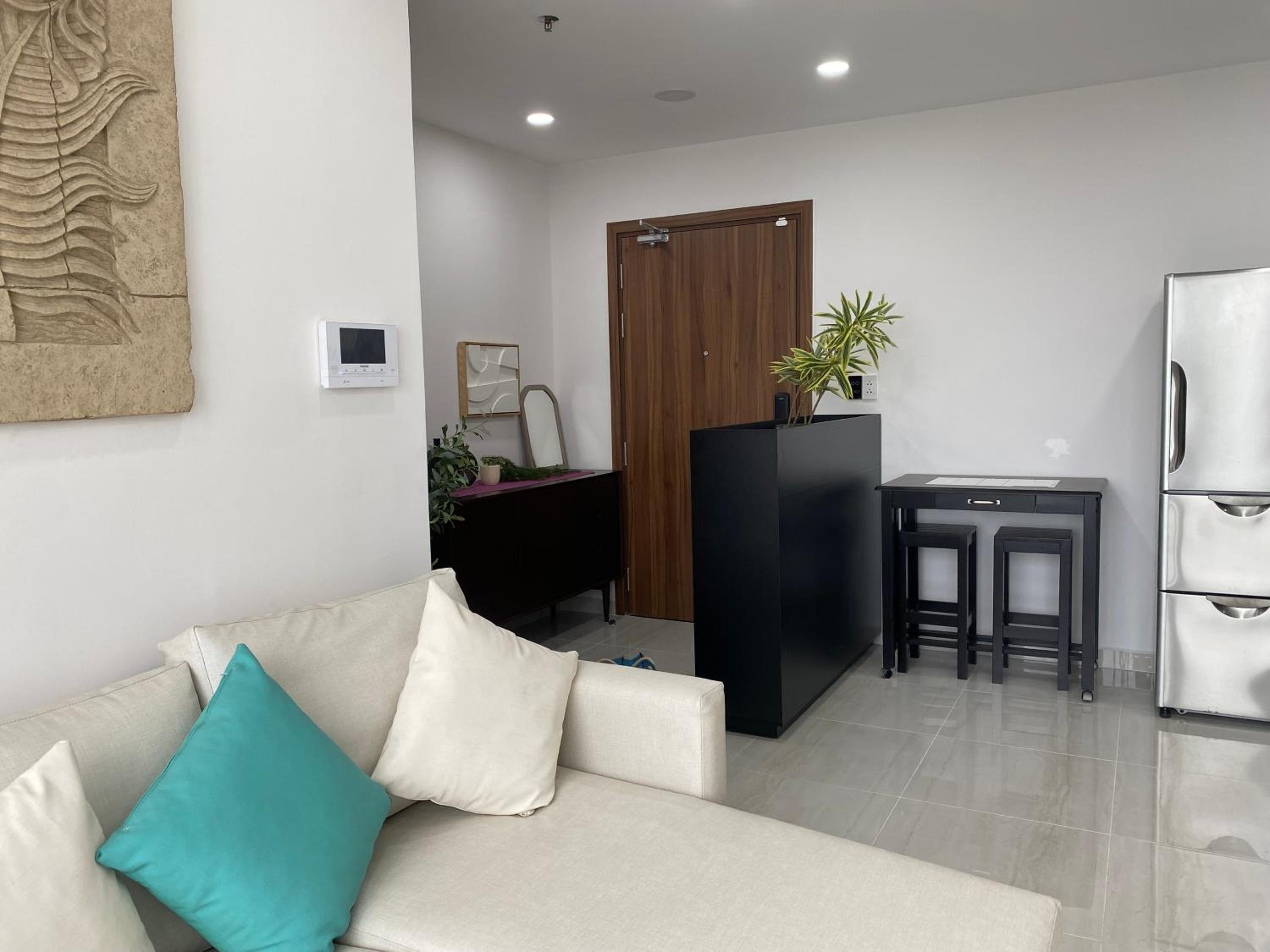 One-Bedroom Apartment - Photo 3
