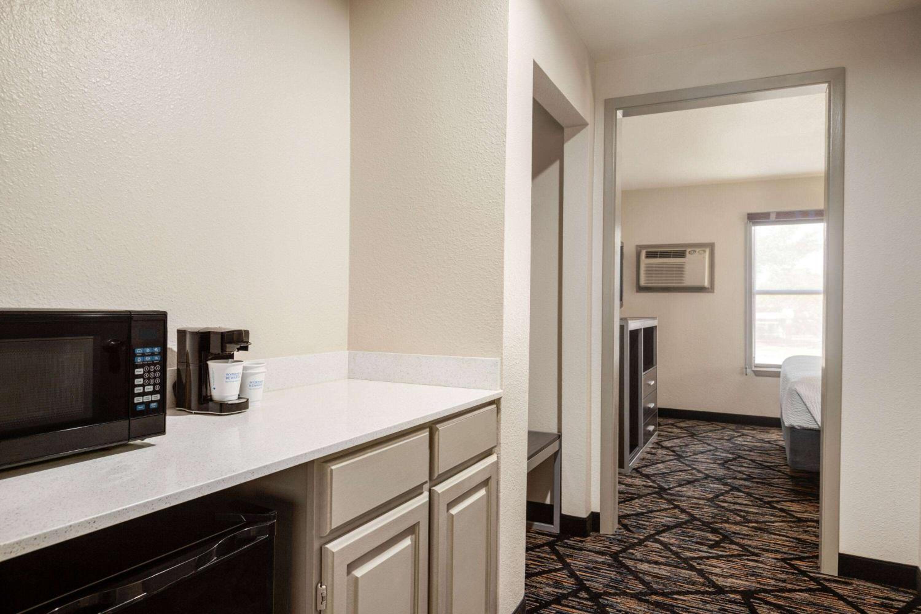 King Studio Suite - Non-Smoking - Photo 1