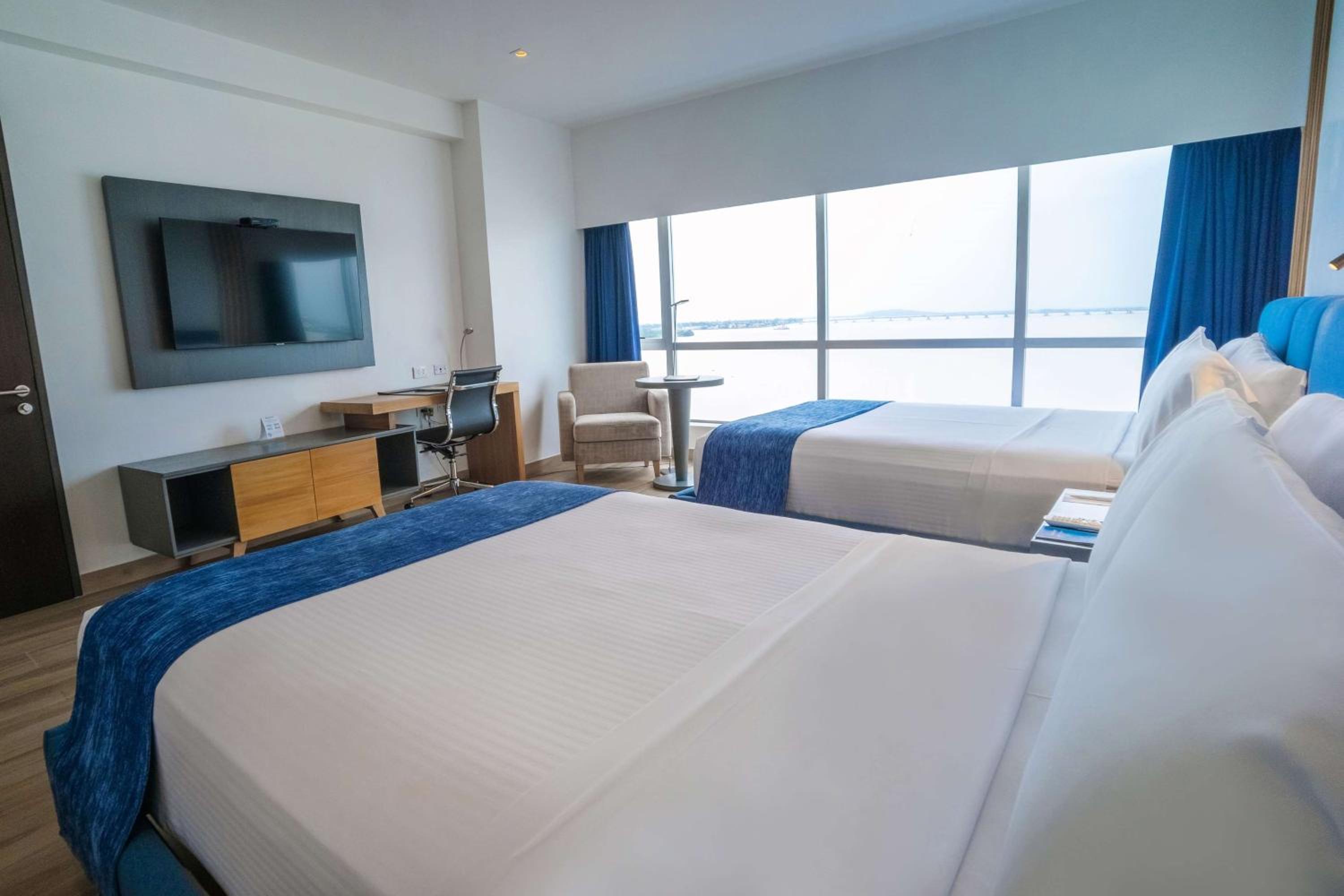 Business Room with Two Double Beds and River View photo 3