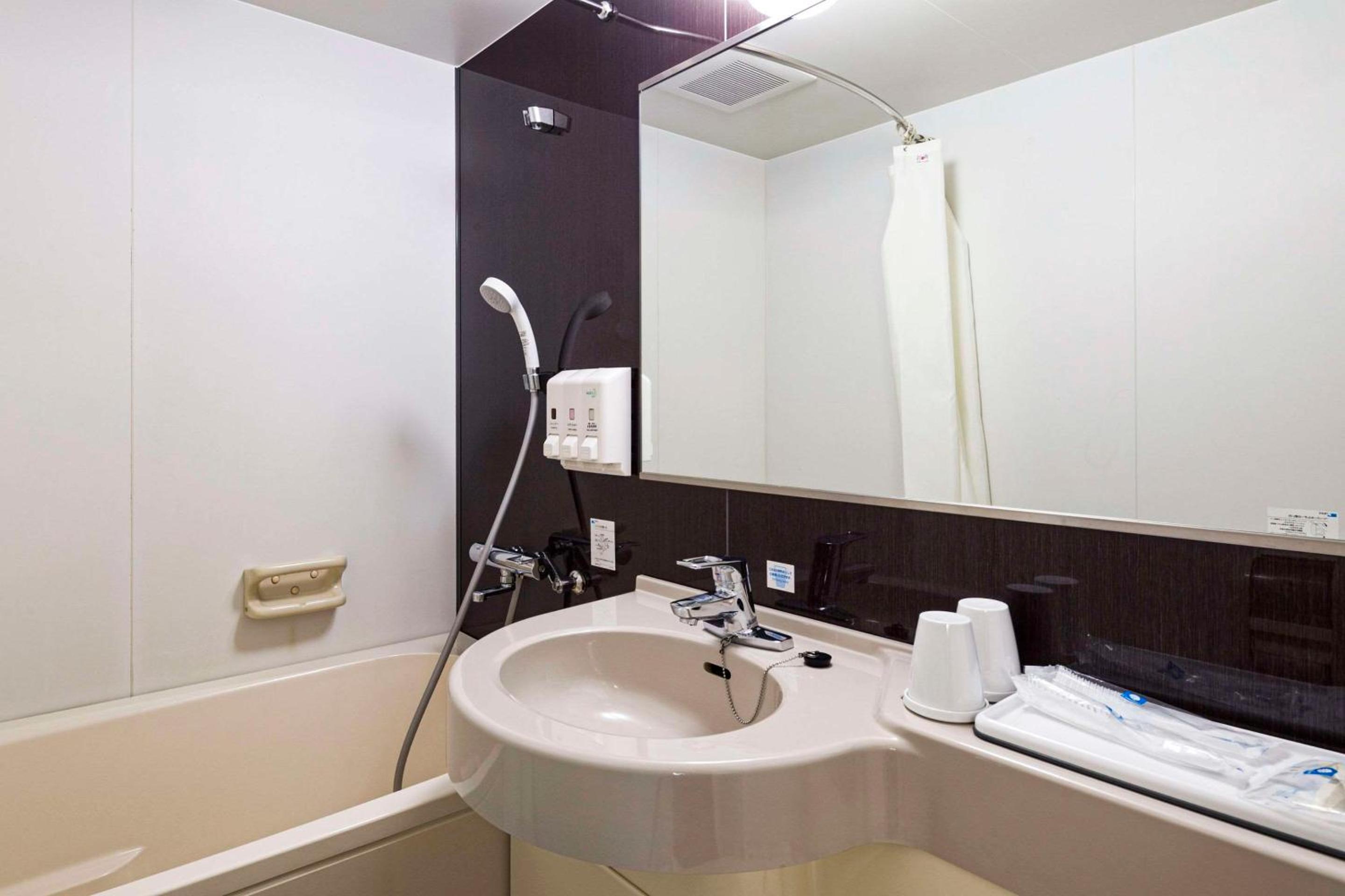 Double Room - Non-Smoking  - Photo 5