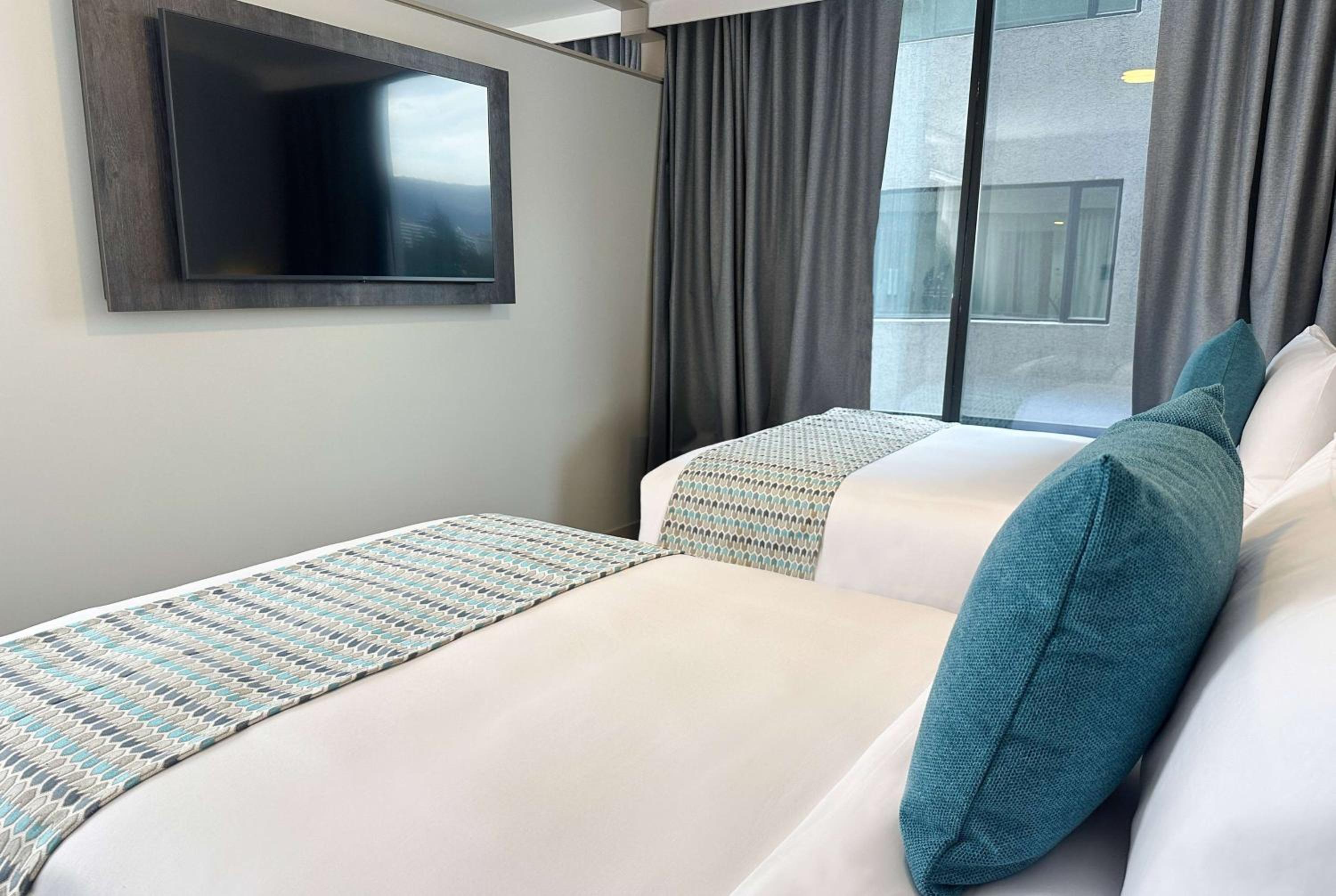Business Suite with Two Double Beds - Non-Smoking - Photo 1