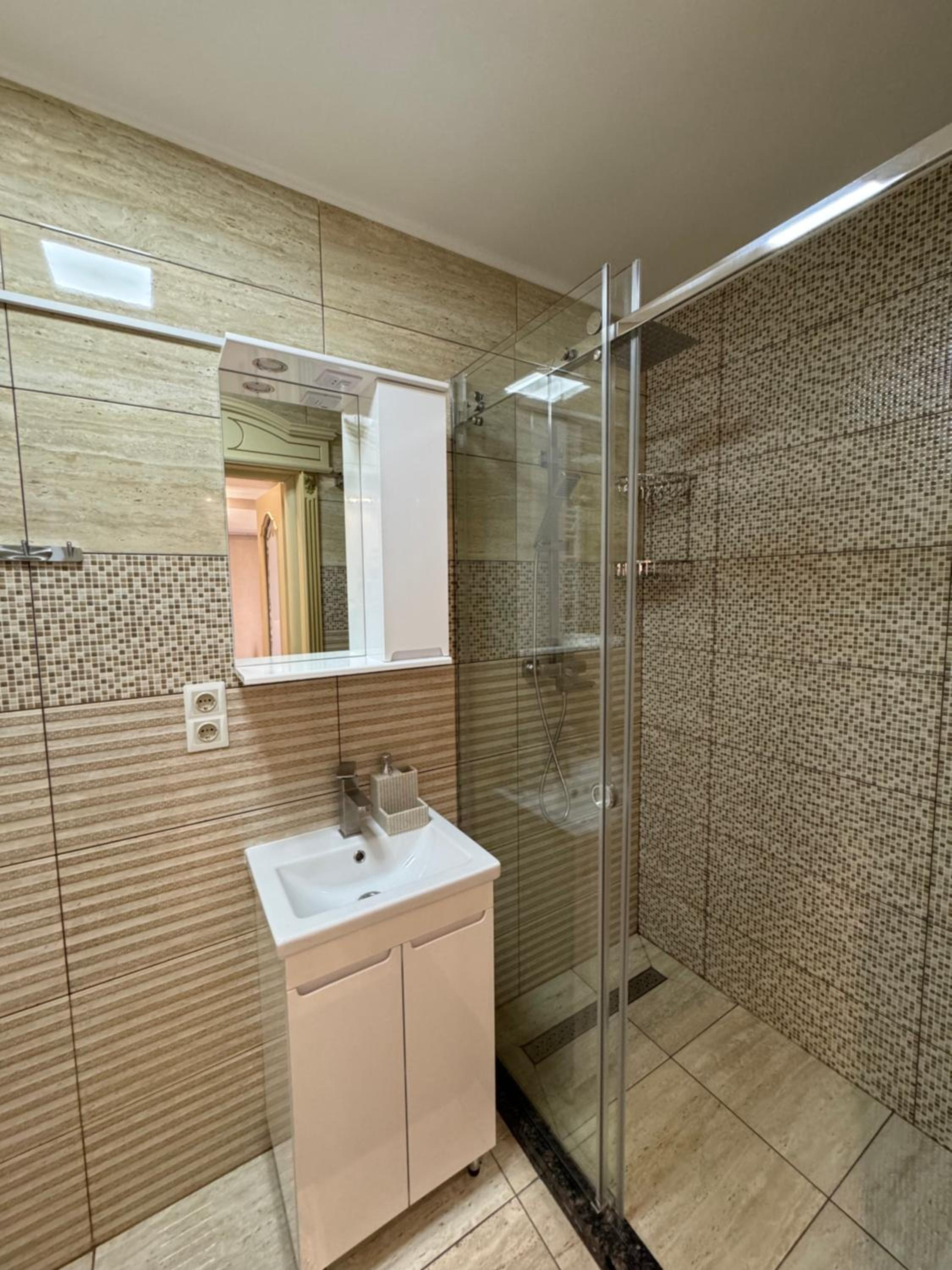 Two-Bedroom Apartment with View photo 2