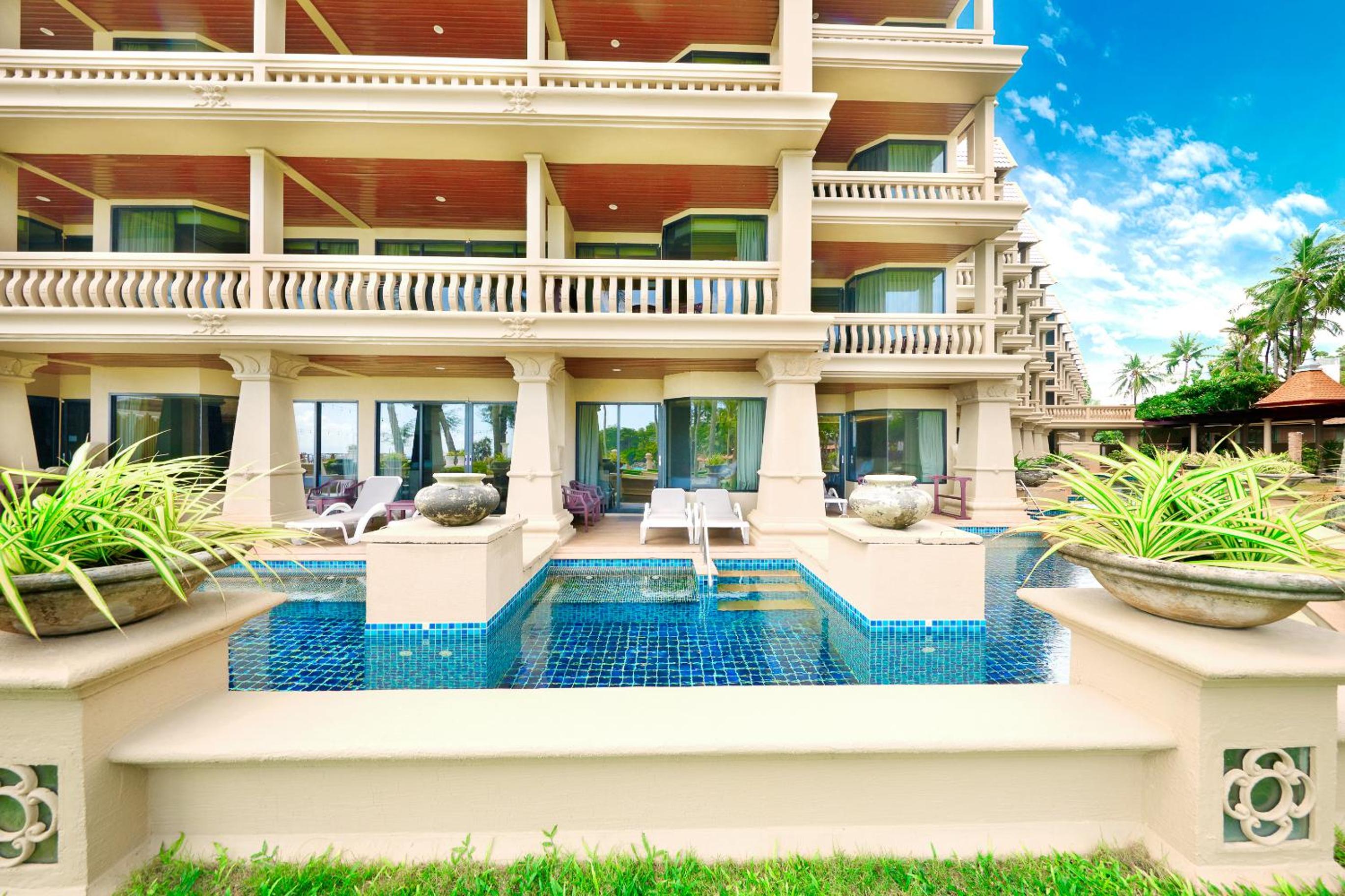 Deluxe Pool Access - Photo 8