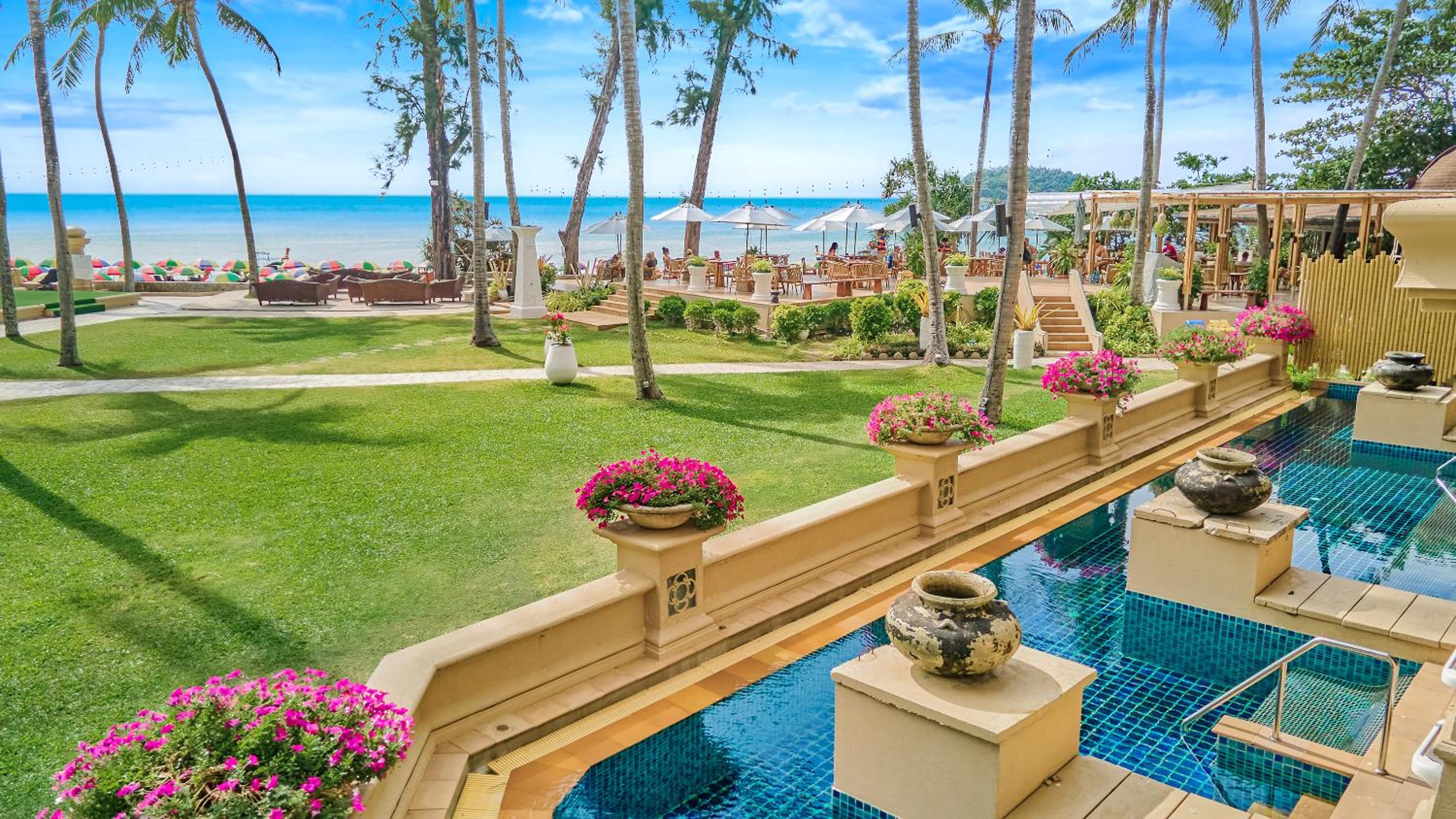 Deluxe Pool Access - Photo 7