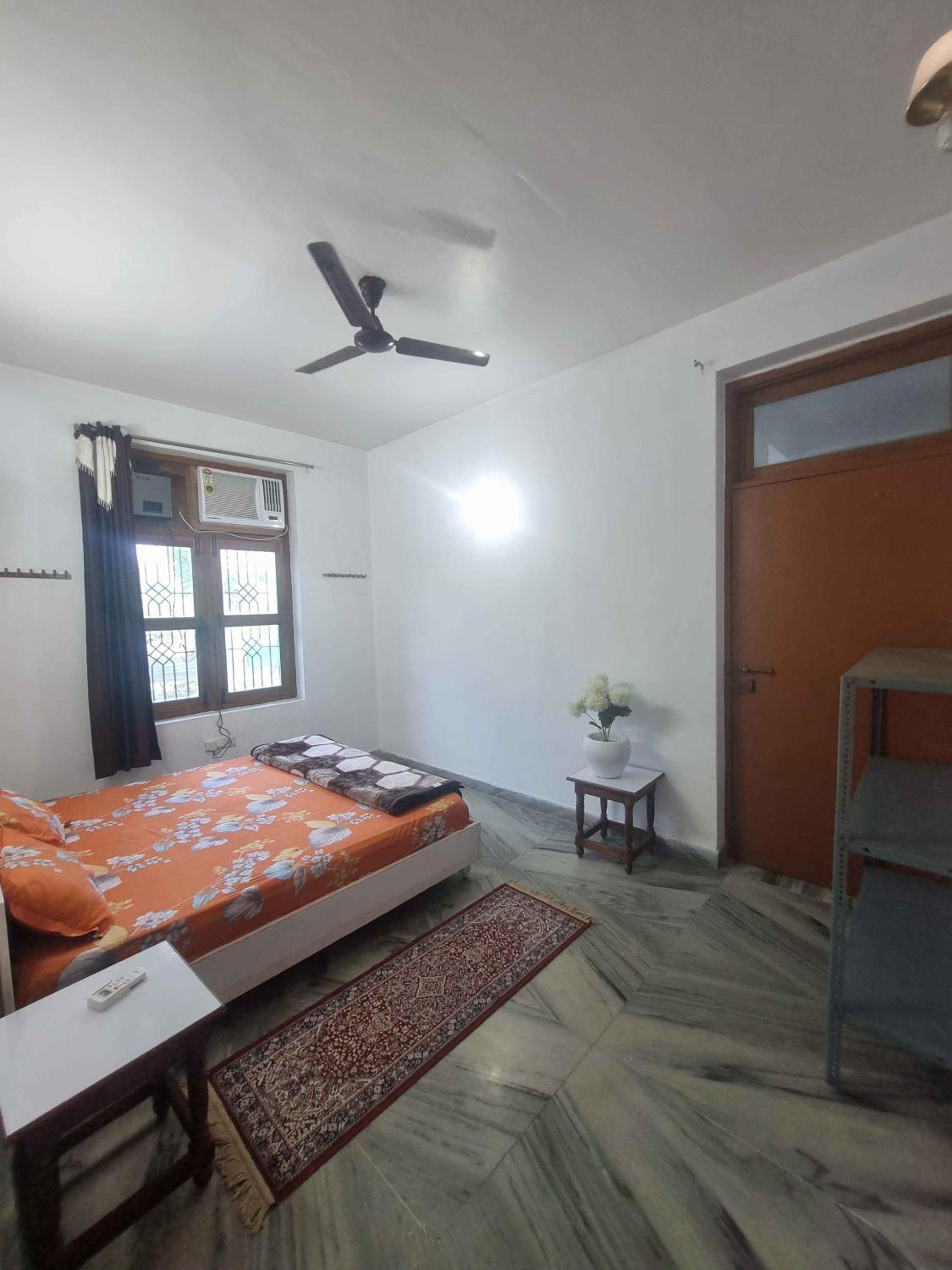 Double Room with Shared Bathroom photo 1
