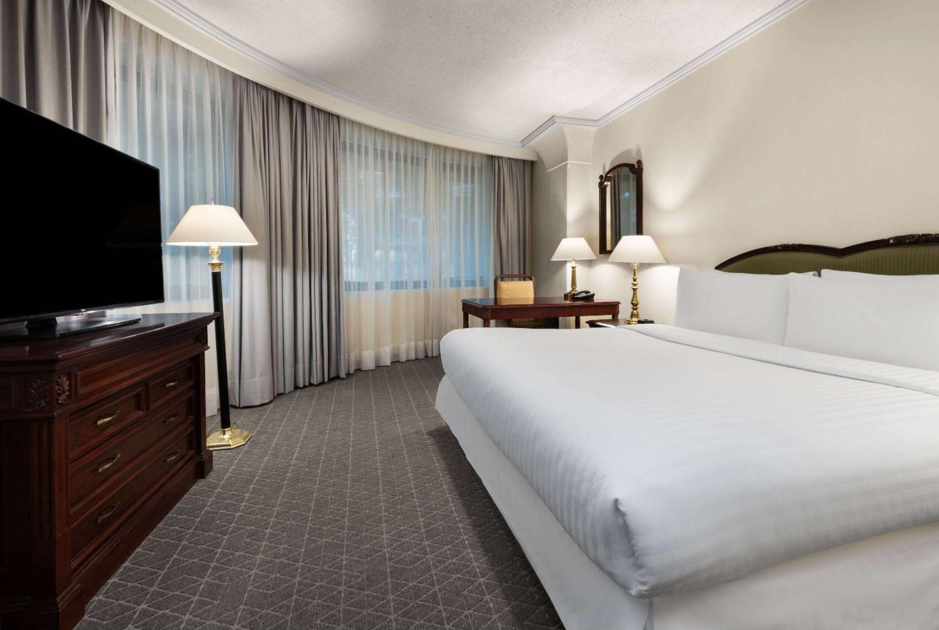 Standard King Room, Non-Smoking - Photo 1