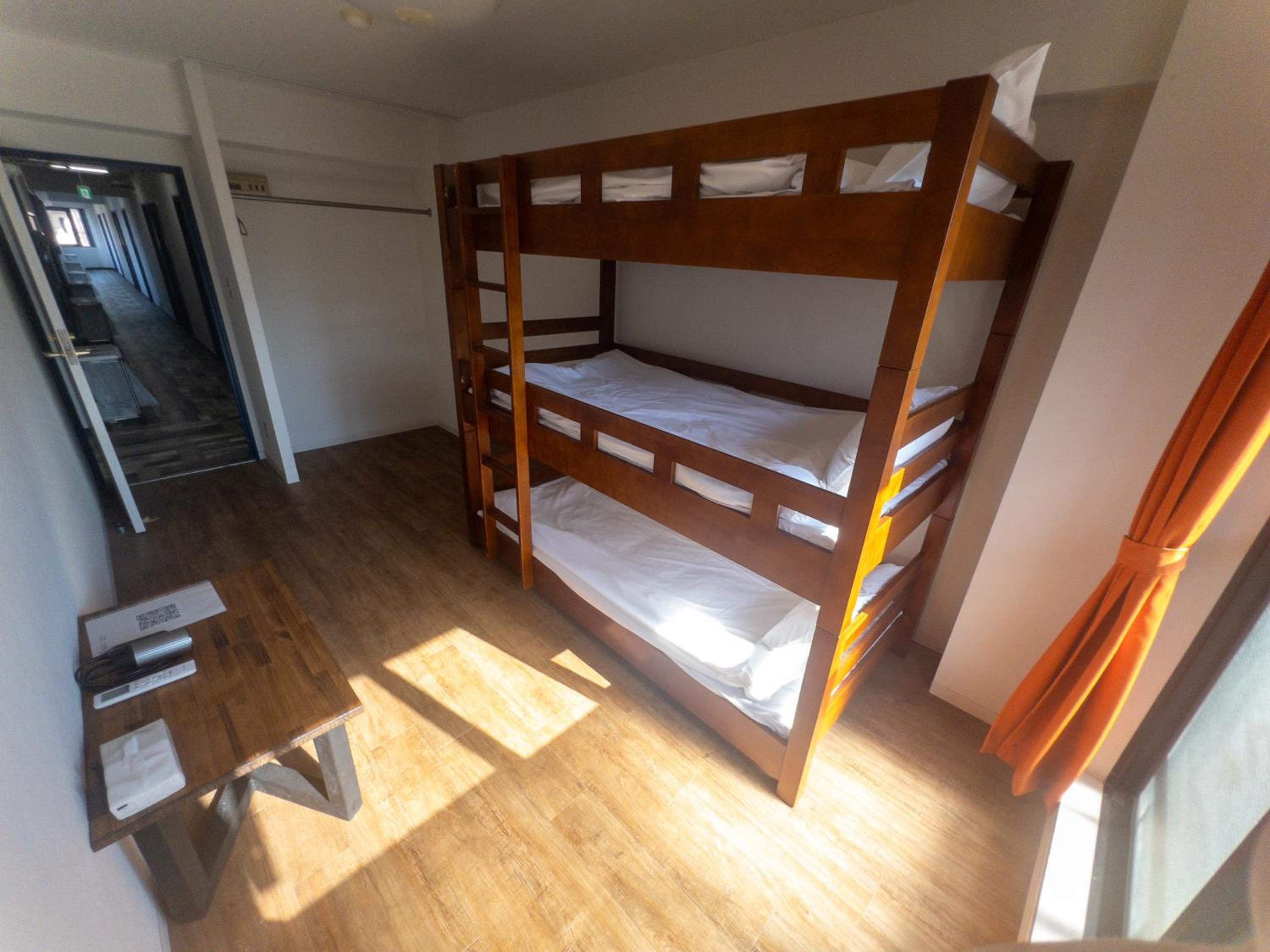 Basic Triple Room With Shared Bathroom photo 1