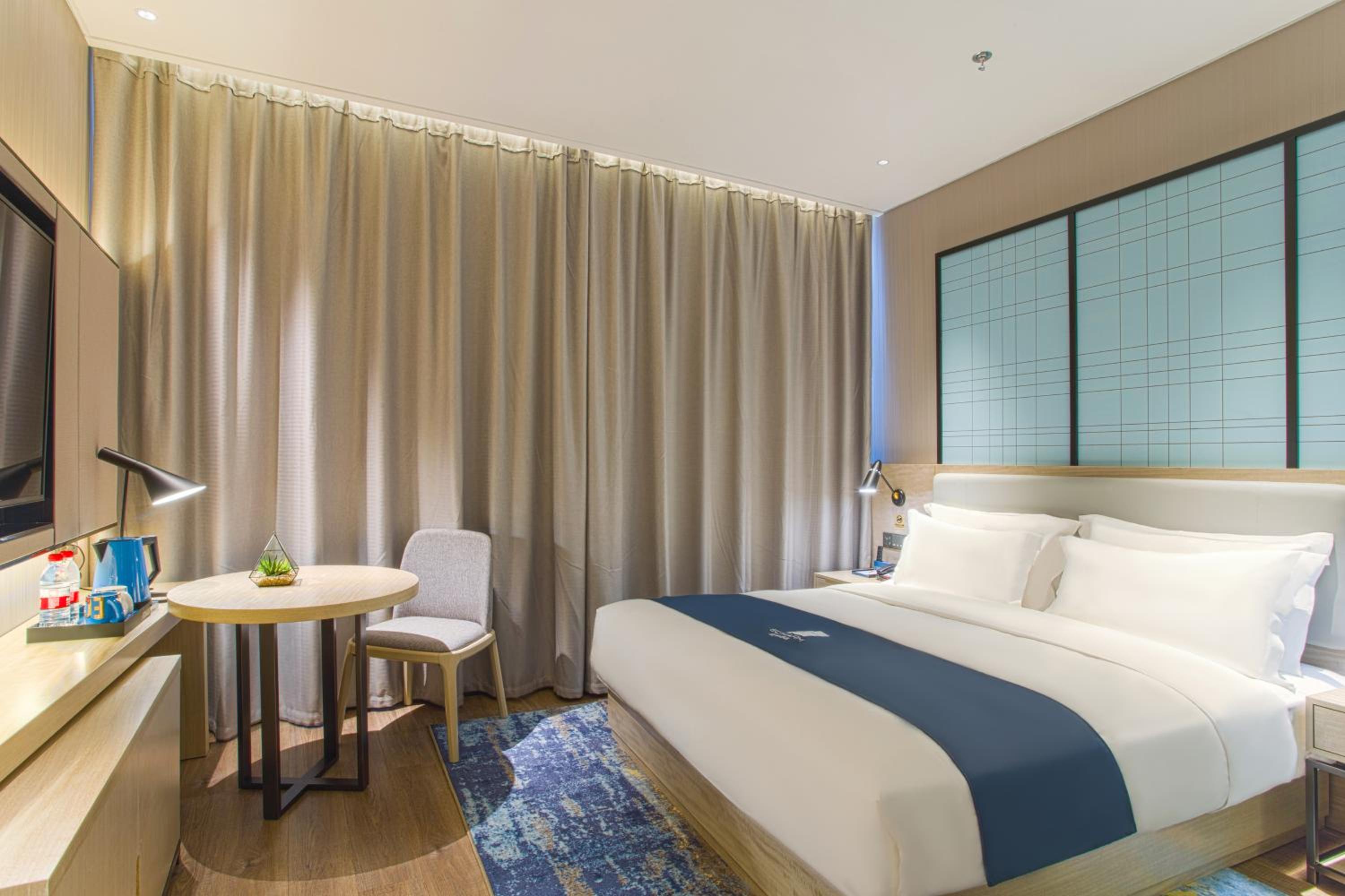 Deluxe Queen Room