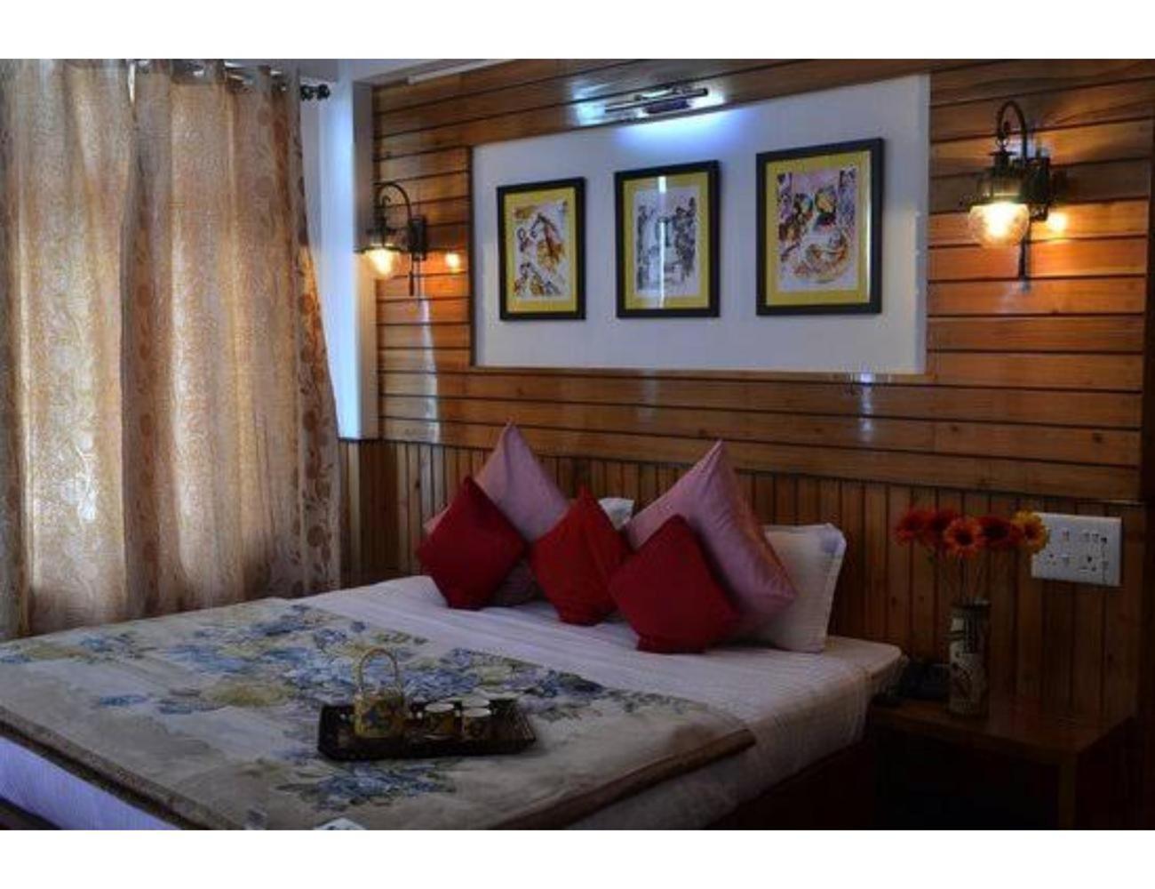 Deluxe Room - Photo 21