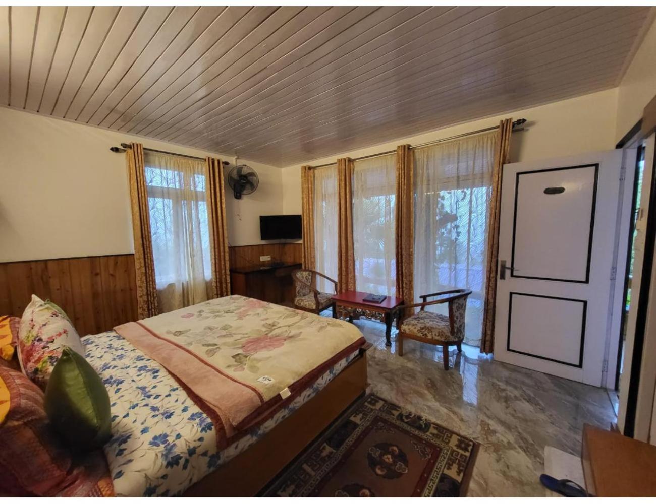 Deluxe Room - Photo 14