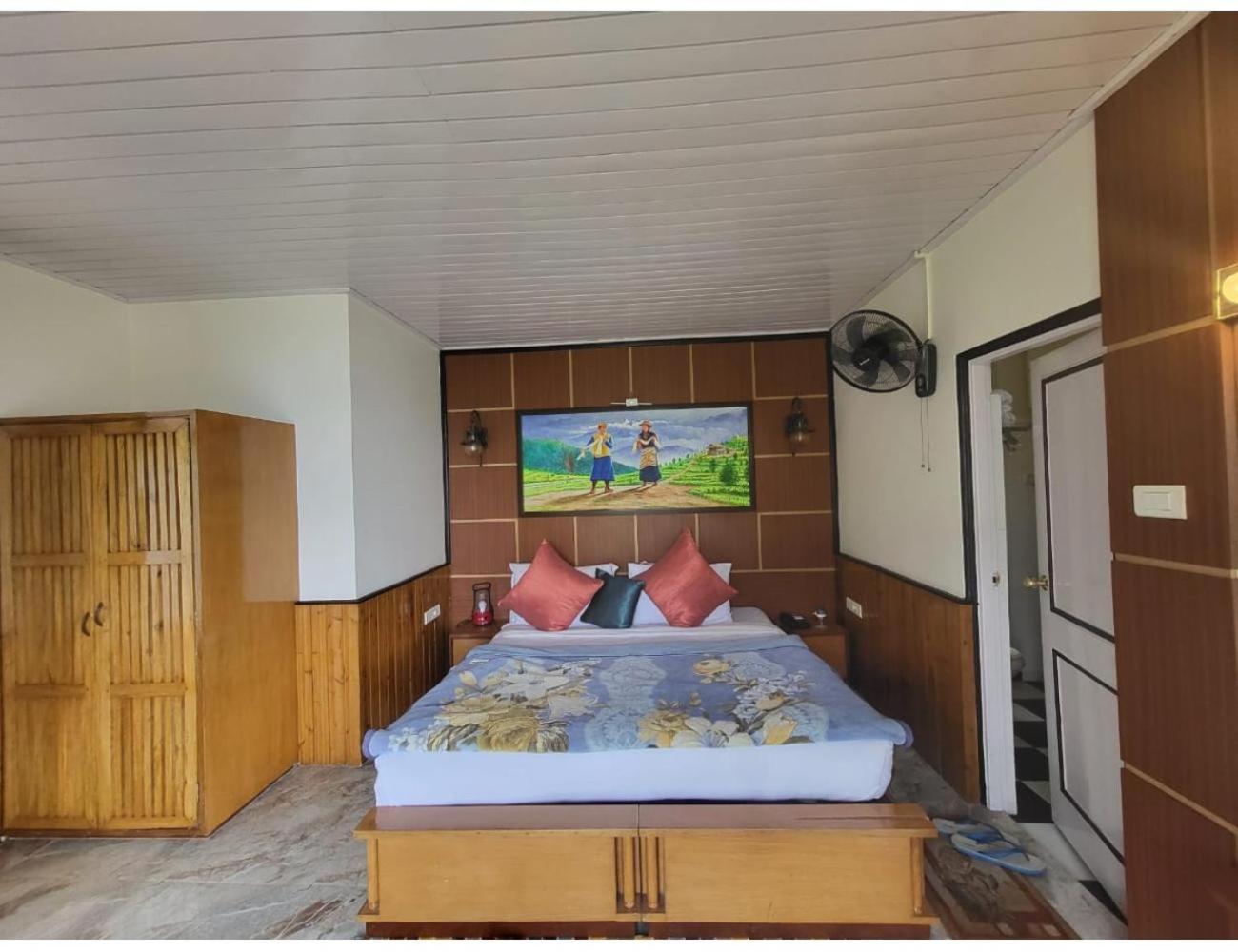 Deluxe Room - Photo 13