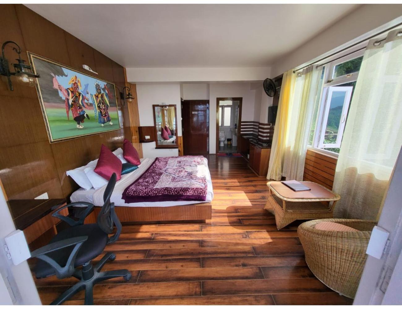 Deluxe Room - Photo 22