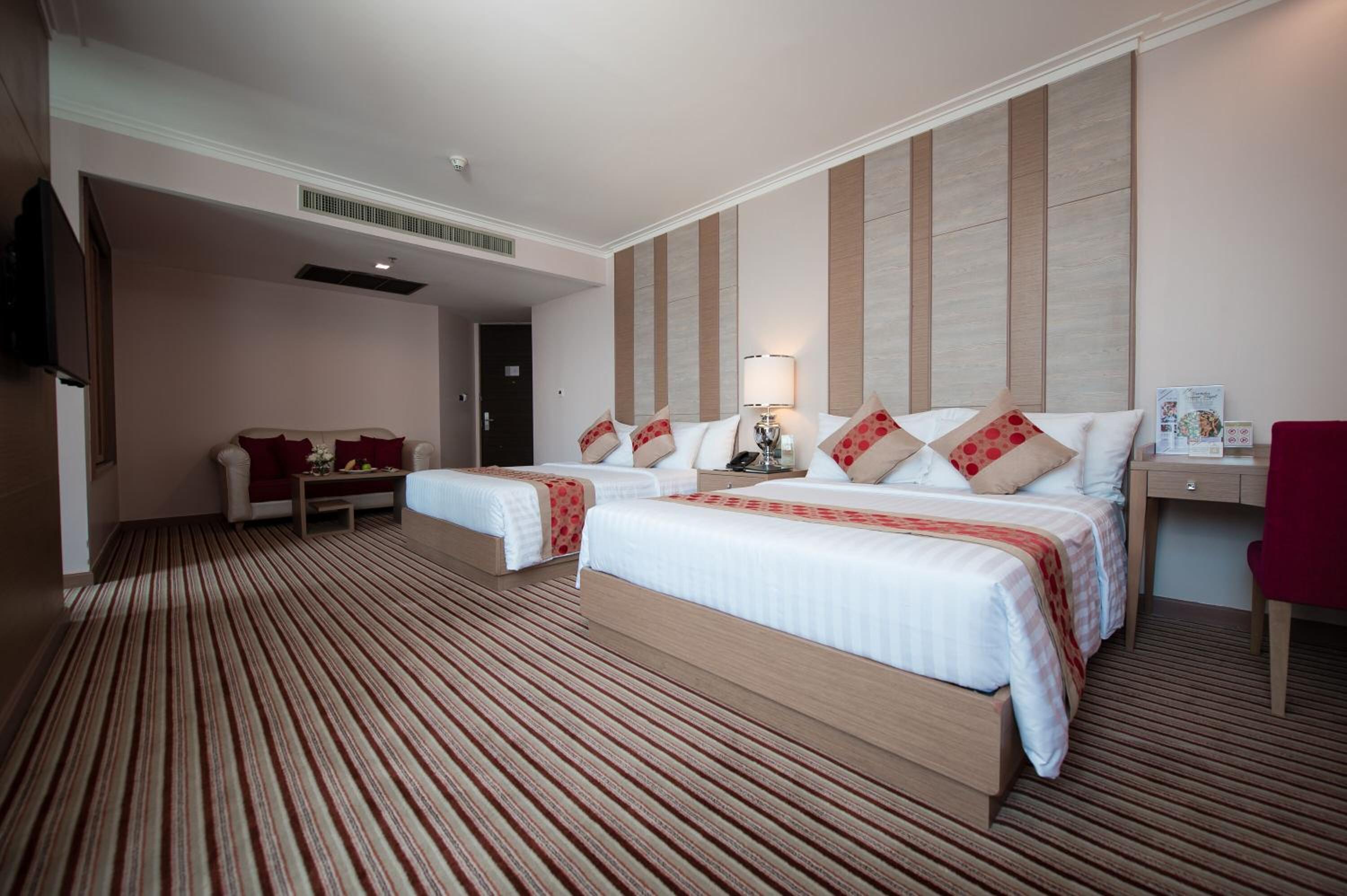 Luxury Quadruple Room (Main Tower) thumbnail 6