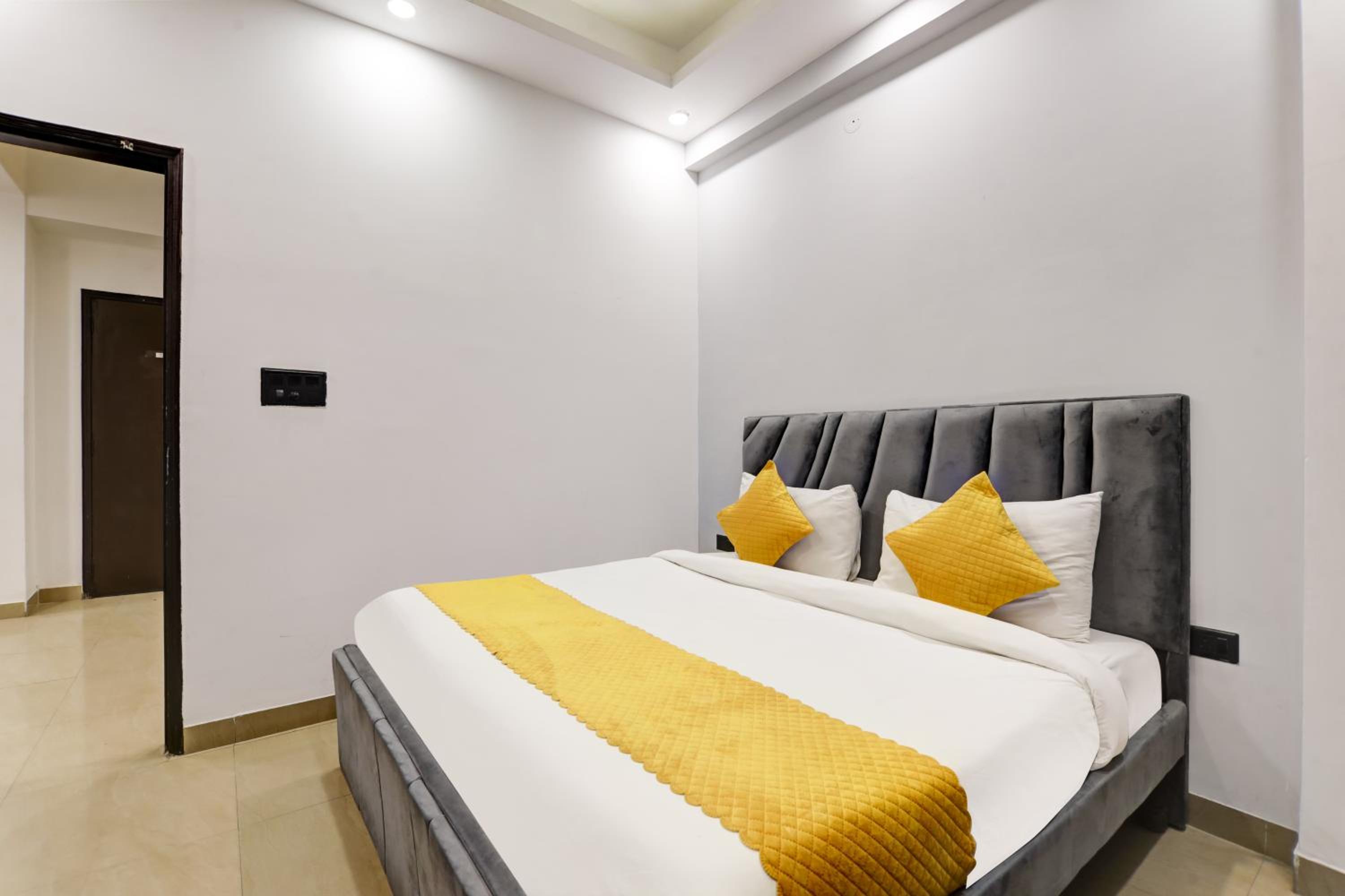 Deluxe Room - Photo 3