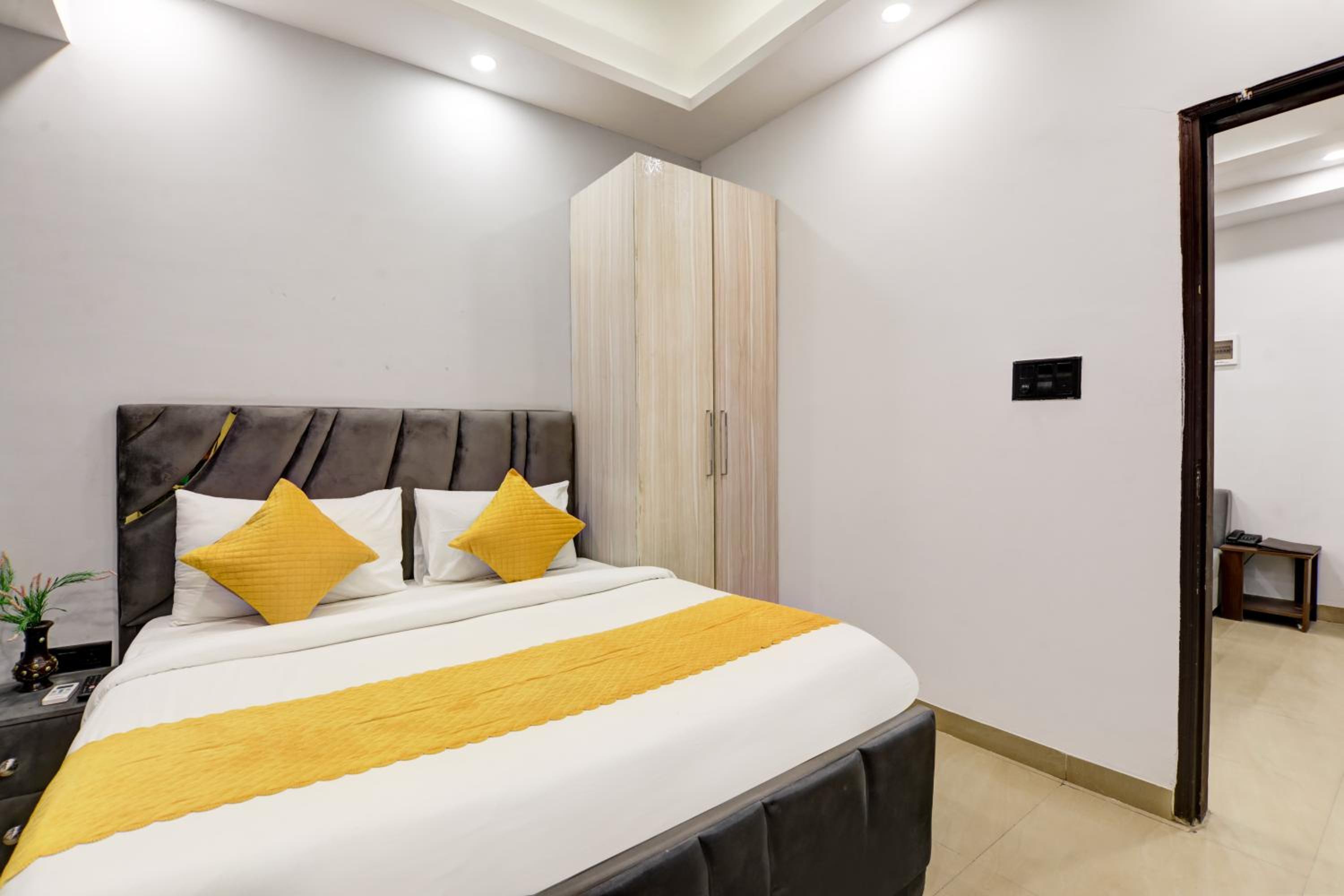 Deluxe Room - Photo 7