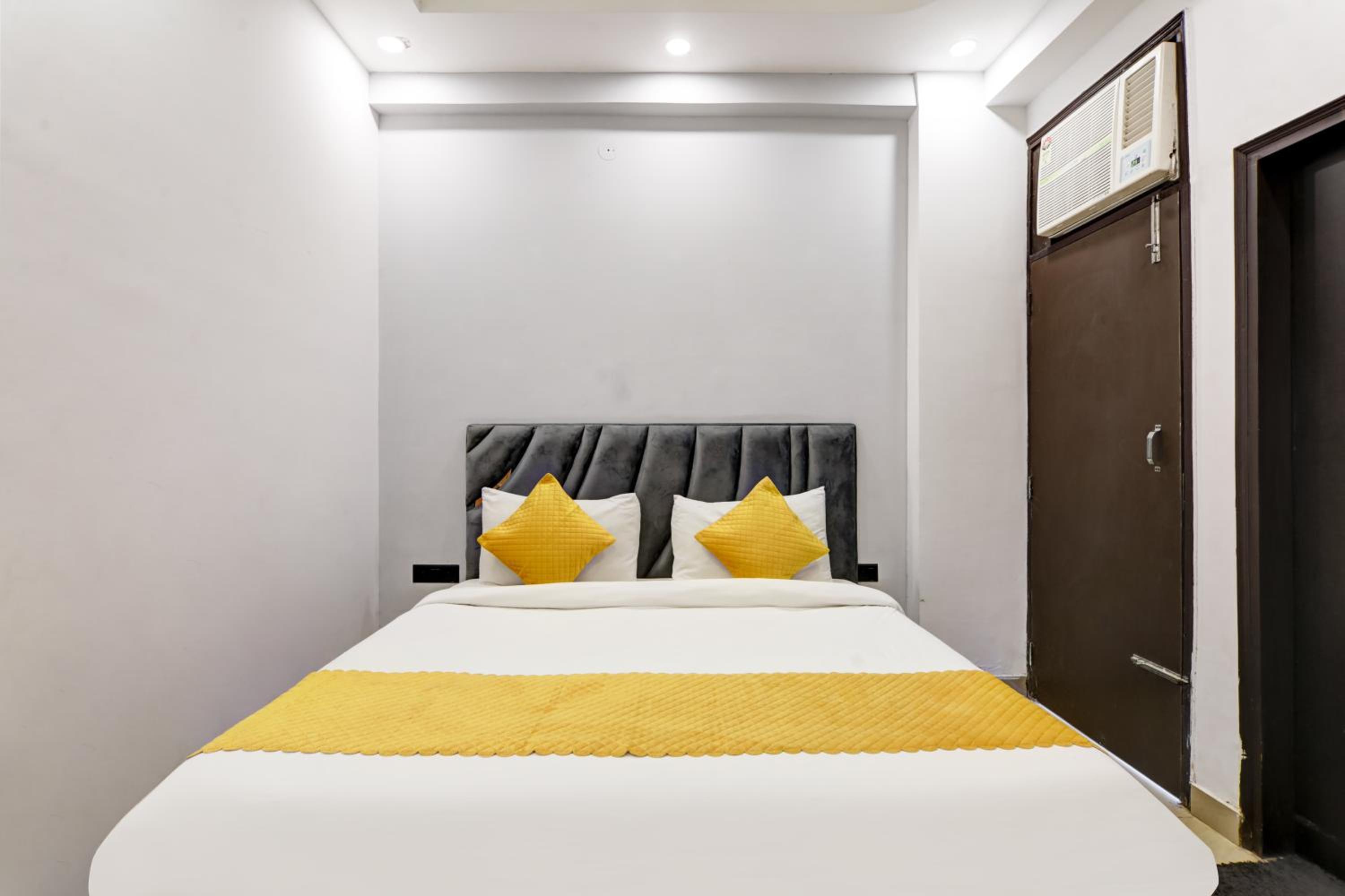 Deluxe Room - Photo 5