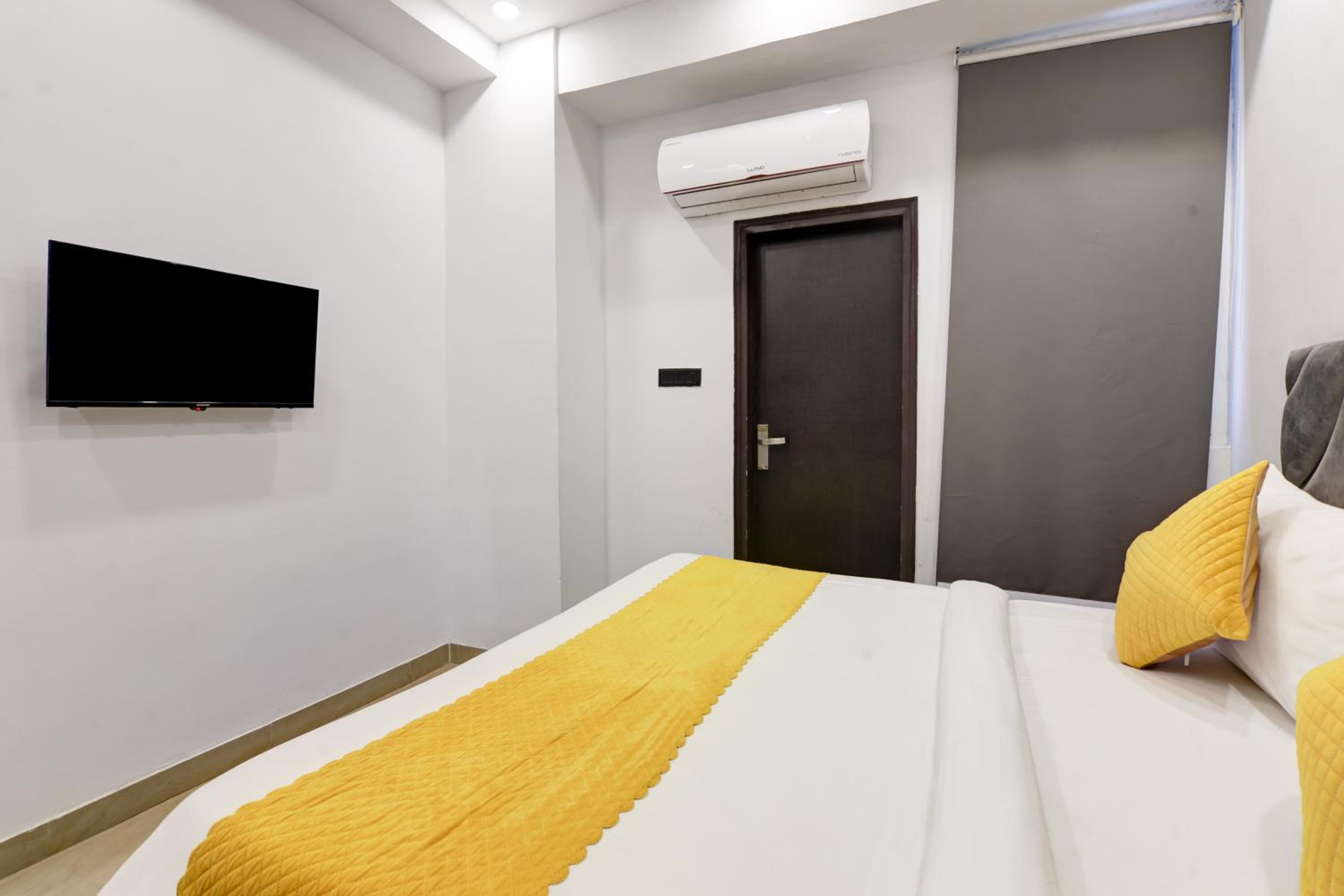 Deluxe Room - Photo 9