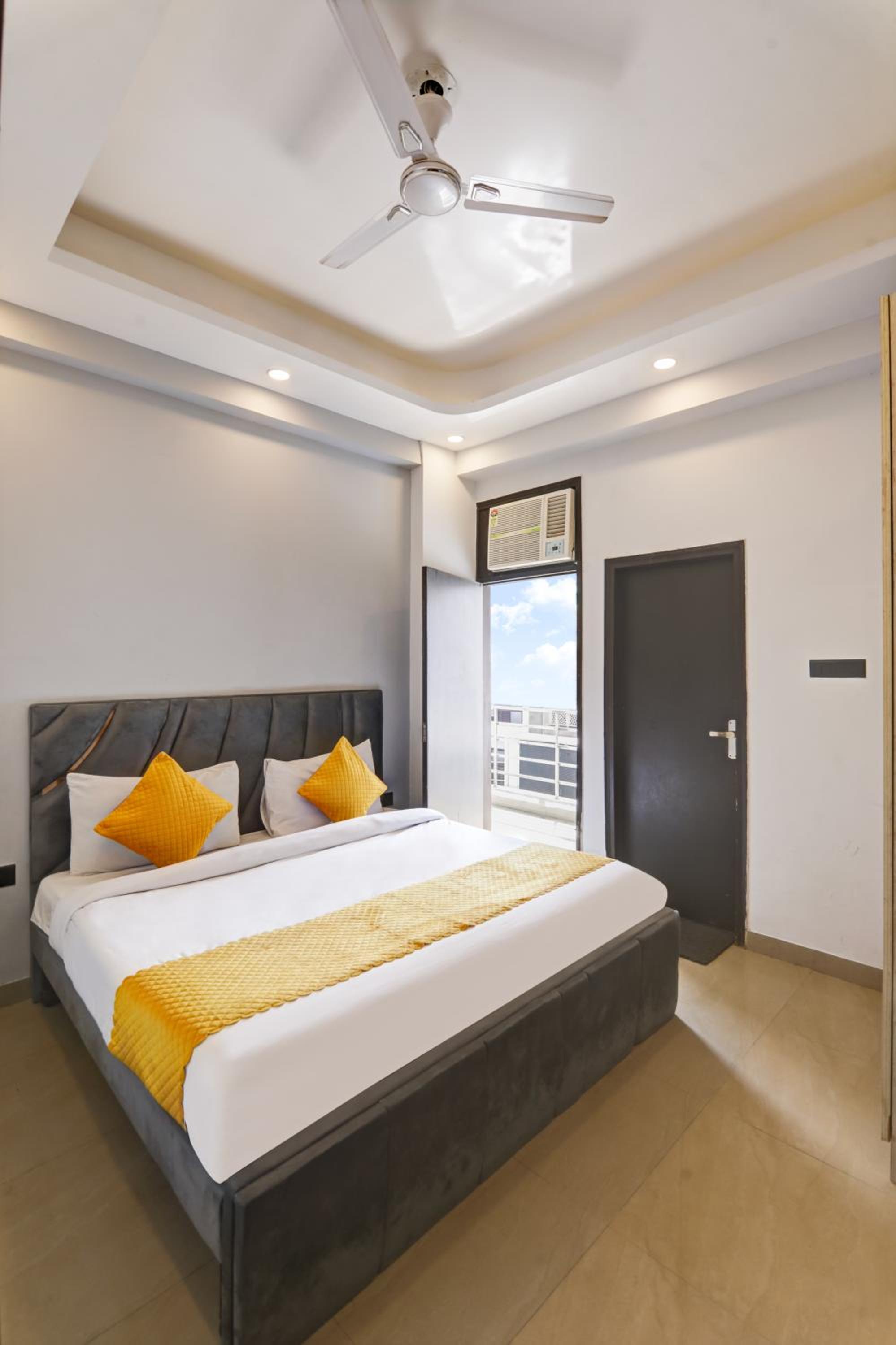 Deluxe Room - Photo 6