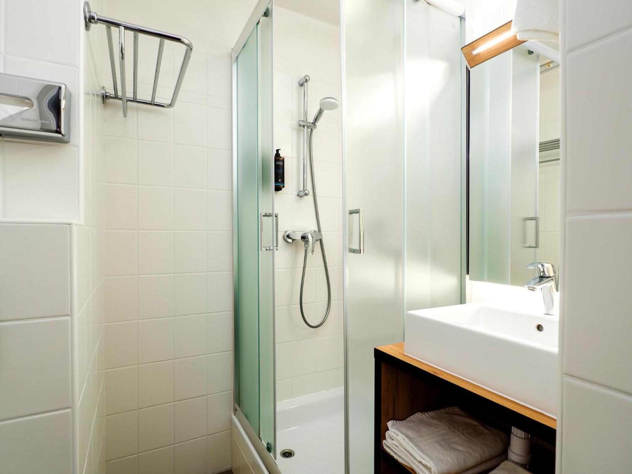 Single Room - Photo 9