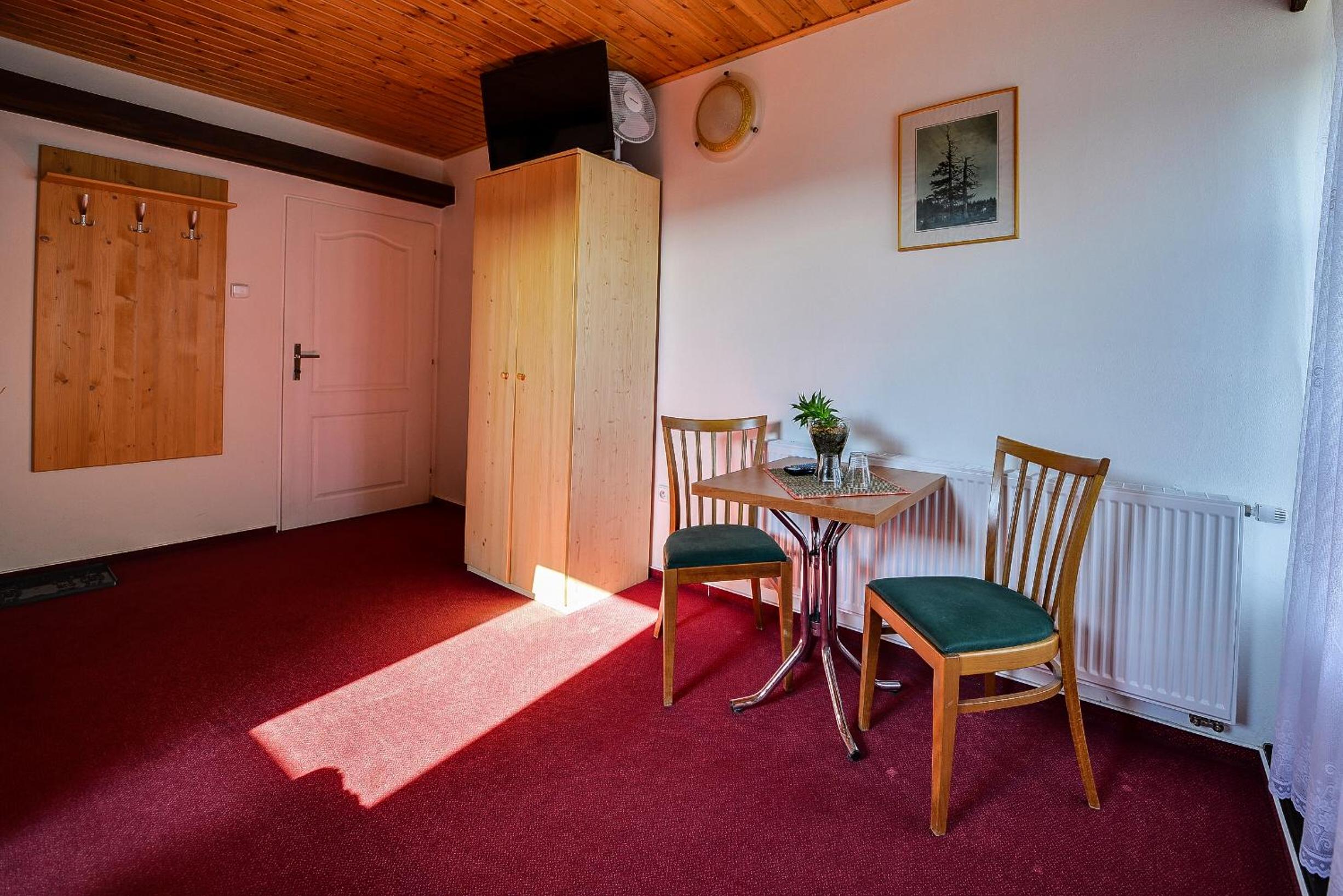 Standard King Room - Attic photo 2