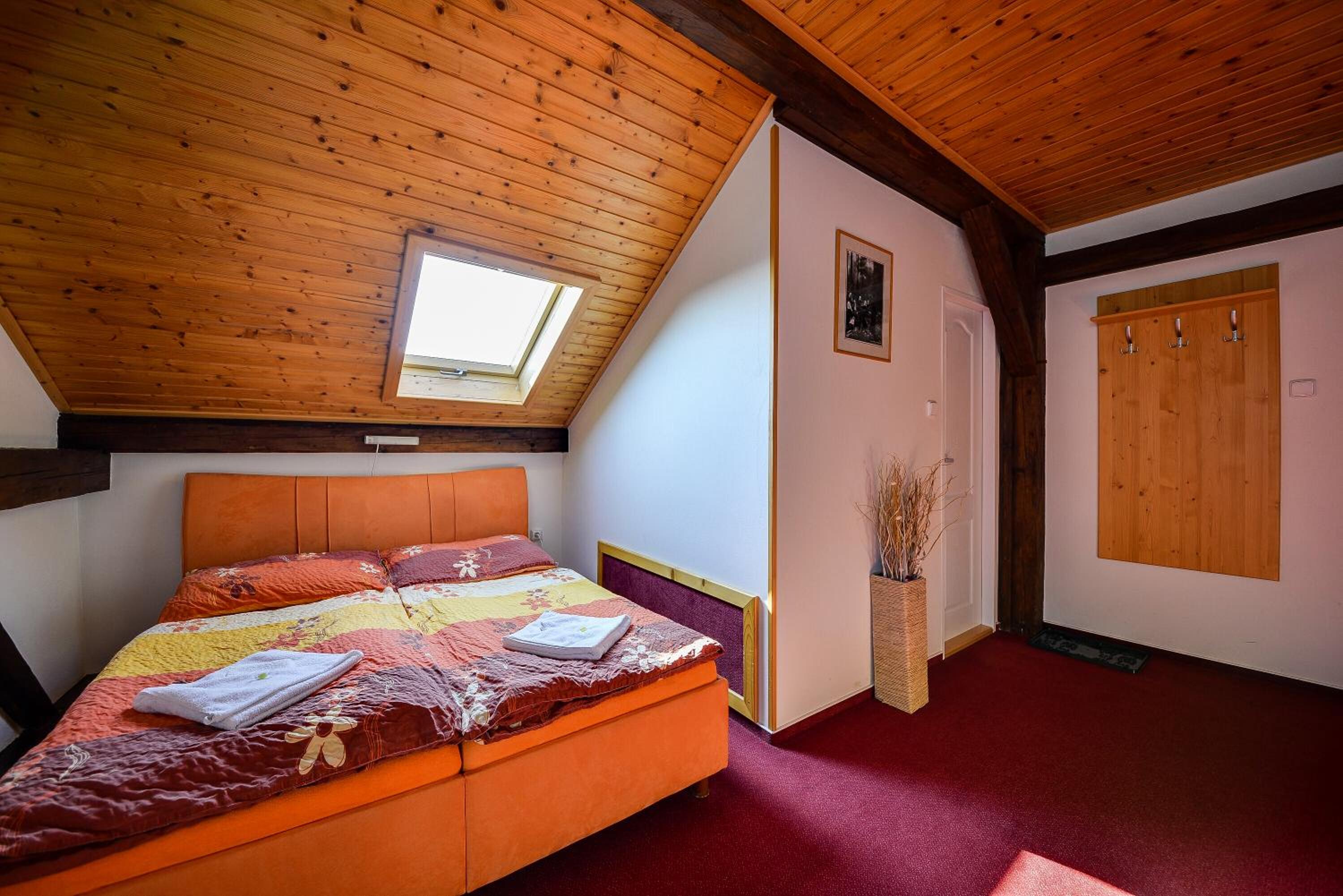 Standard King Room - Attic photo 2