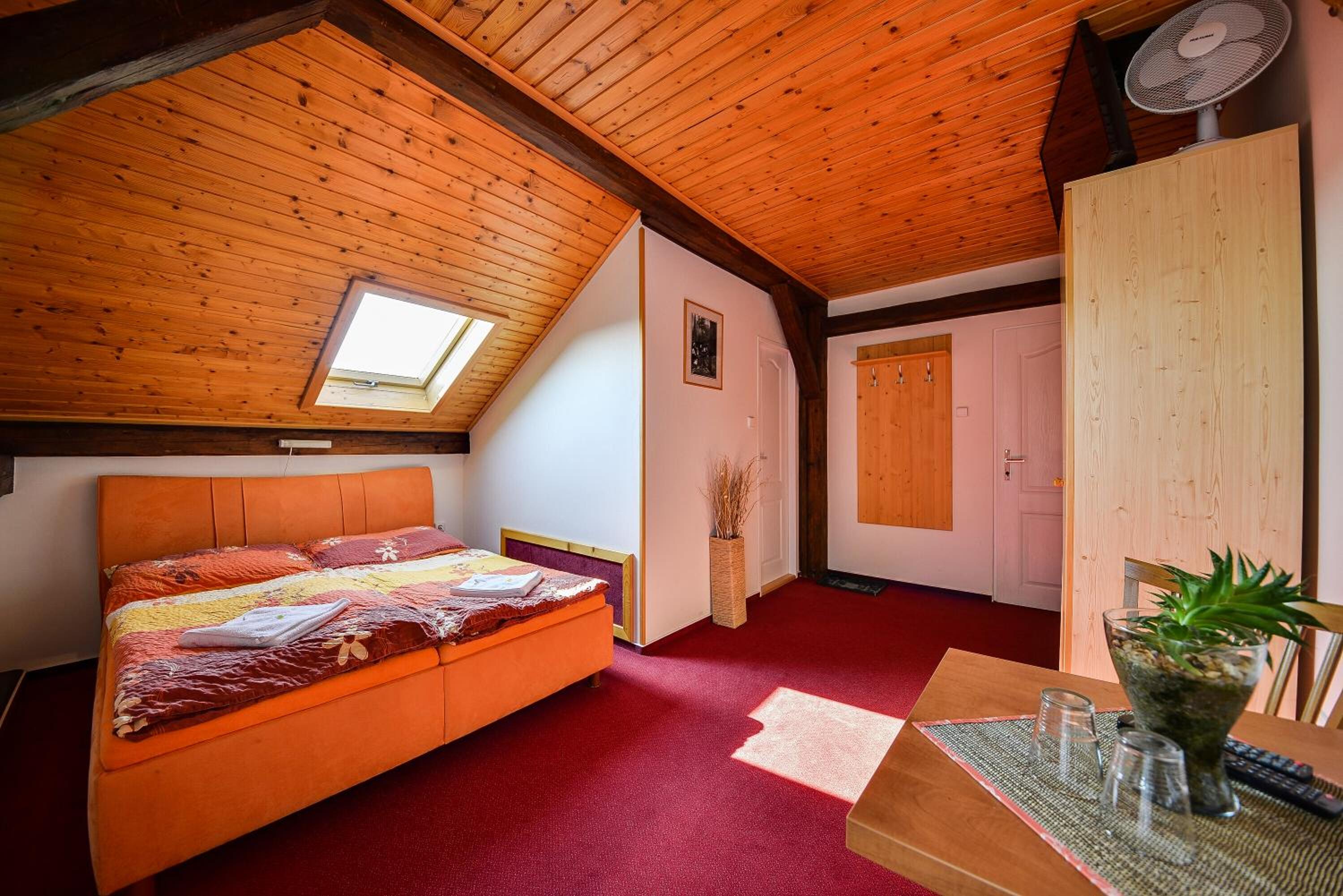 Standard King Room - Attic photo 1